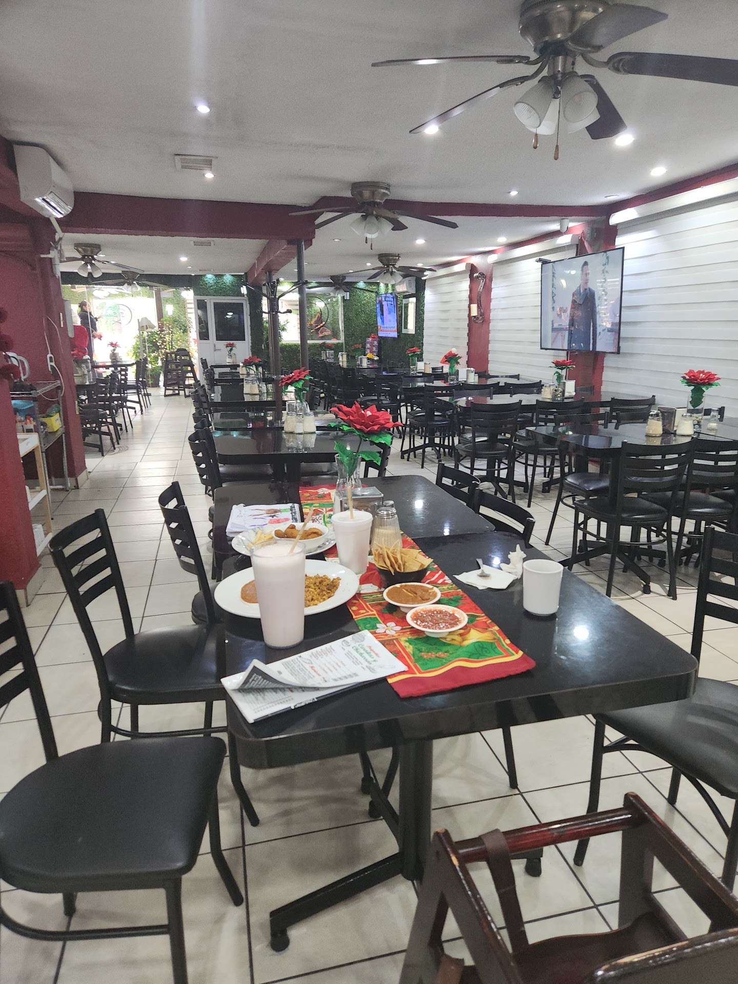 El Ensueño Restaurant image 3