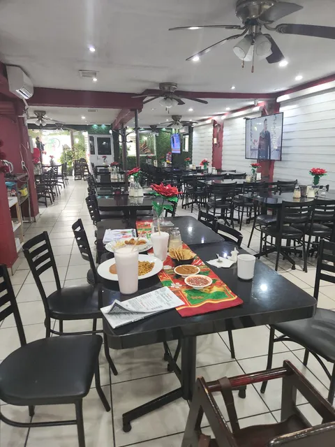 El Ensueño Restaurant image 3