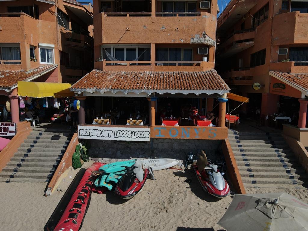 Locos Locos Restaurant image 4