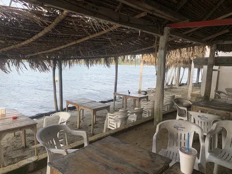 Mariscos el puente image 1