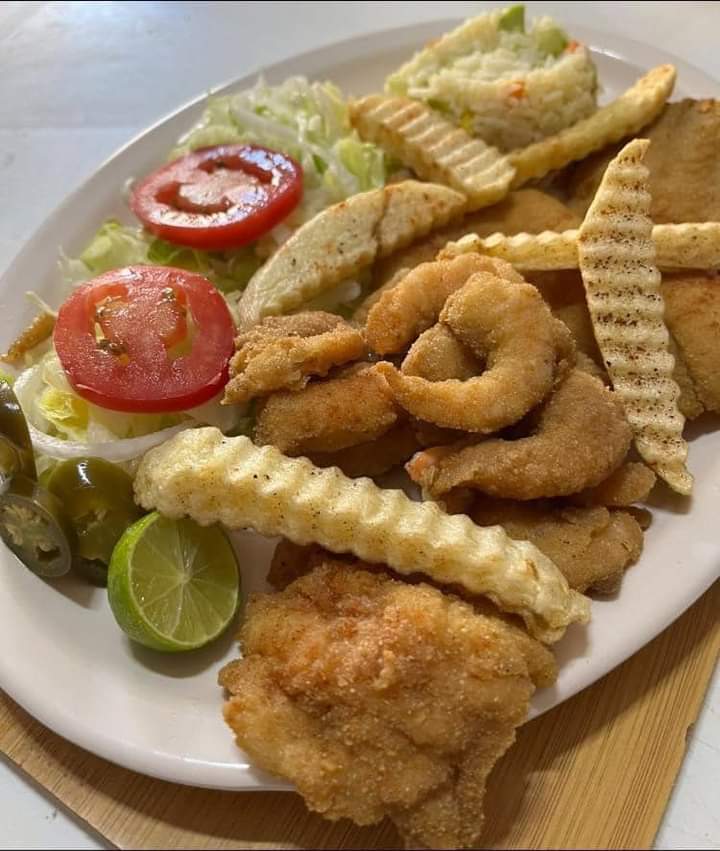 Mariscos el puente image 6