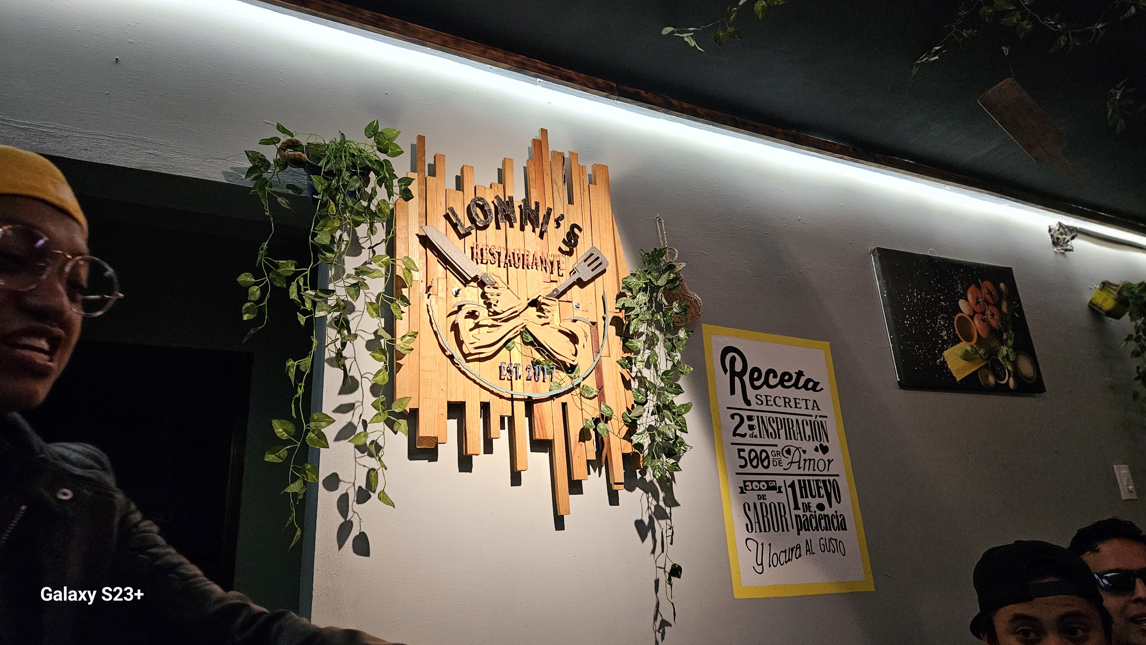 Lonni's Restaurante image 3