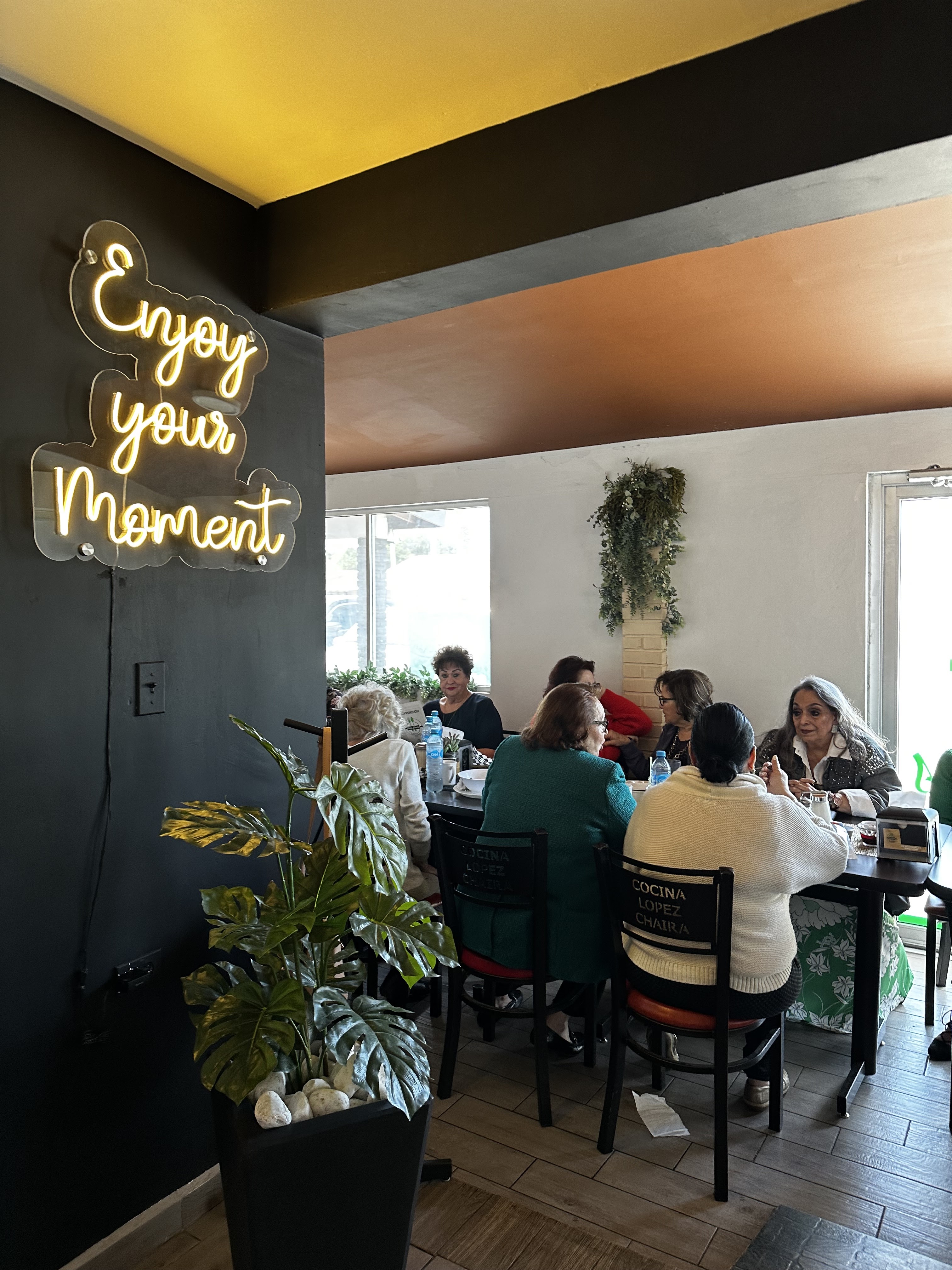 RESTAURANTE LOPEZ CHAIRA image 1