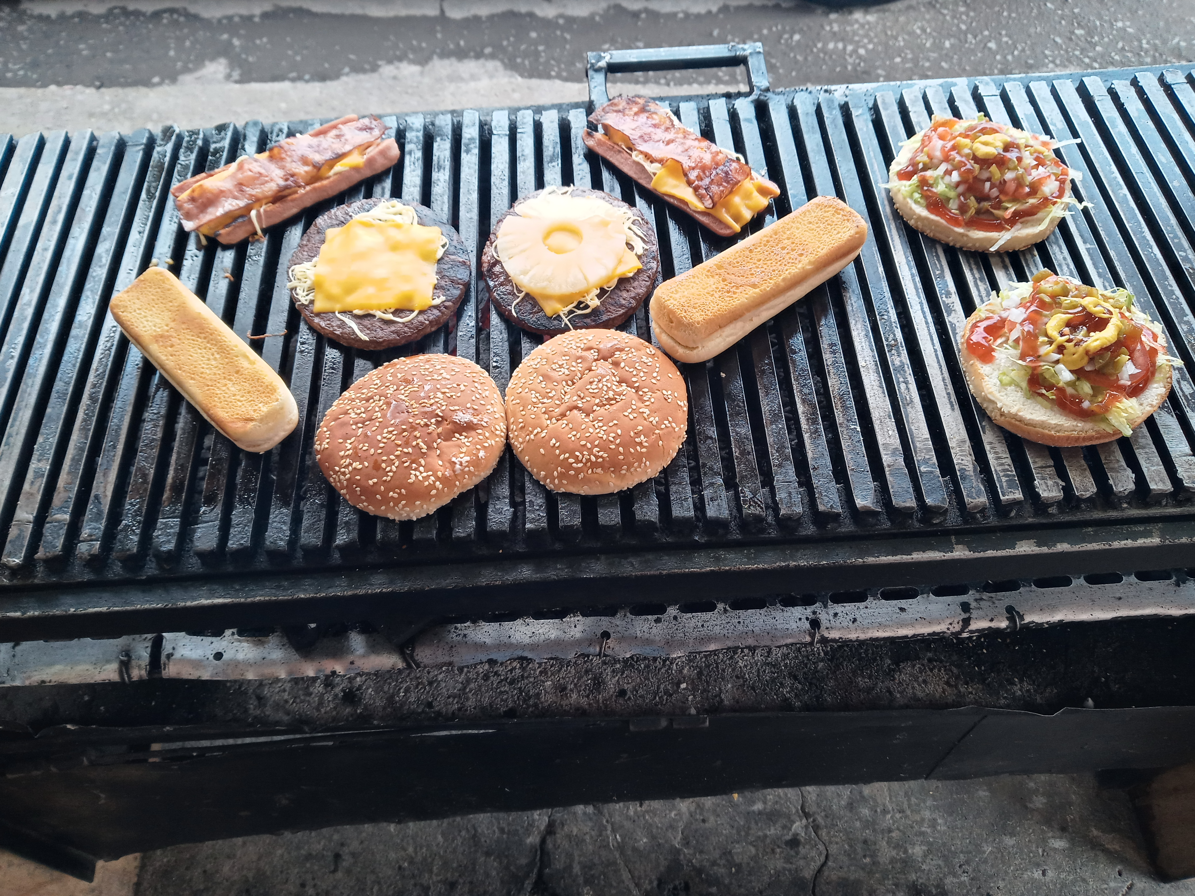 Hamburguesas Al Carbón “ DELIBURGUER” image 2