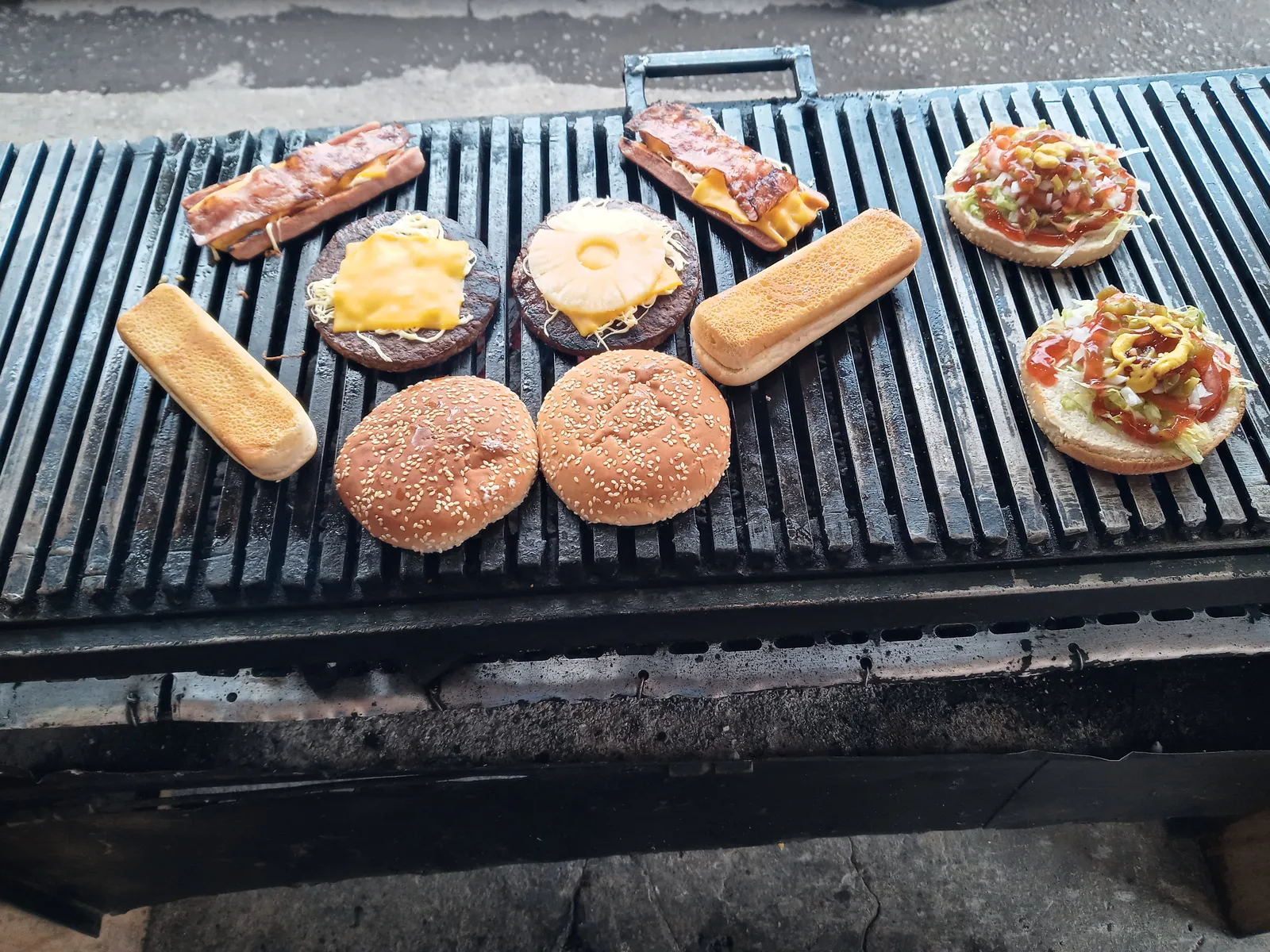 Hamburguesas Al Carbón “ DELIBURGUER” image 2