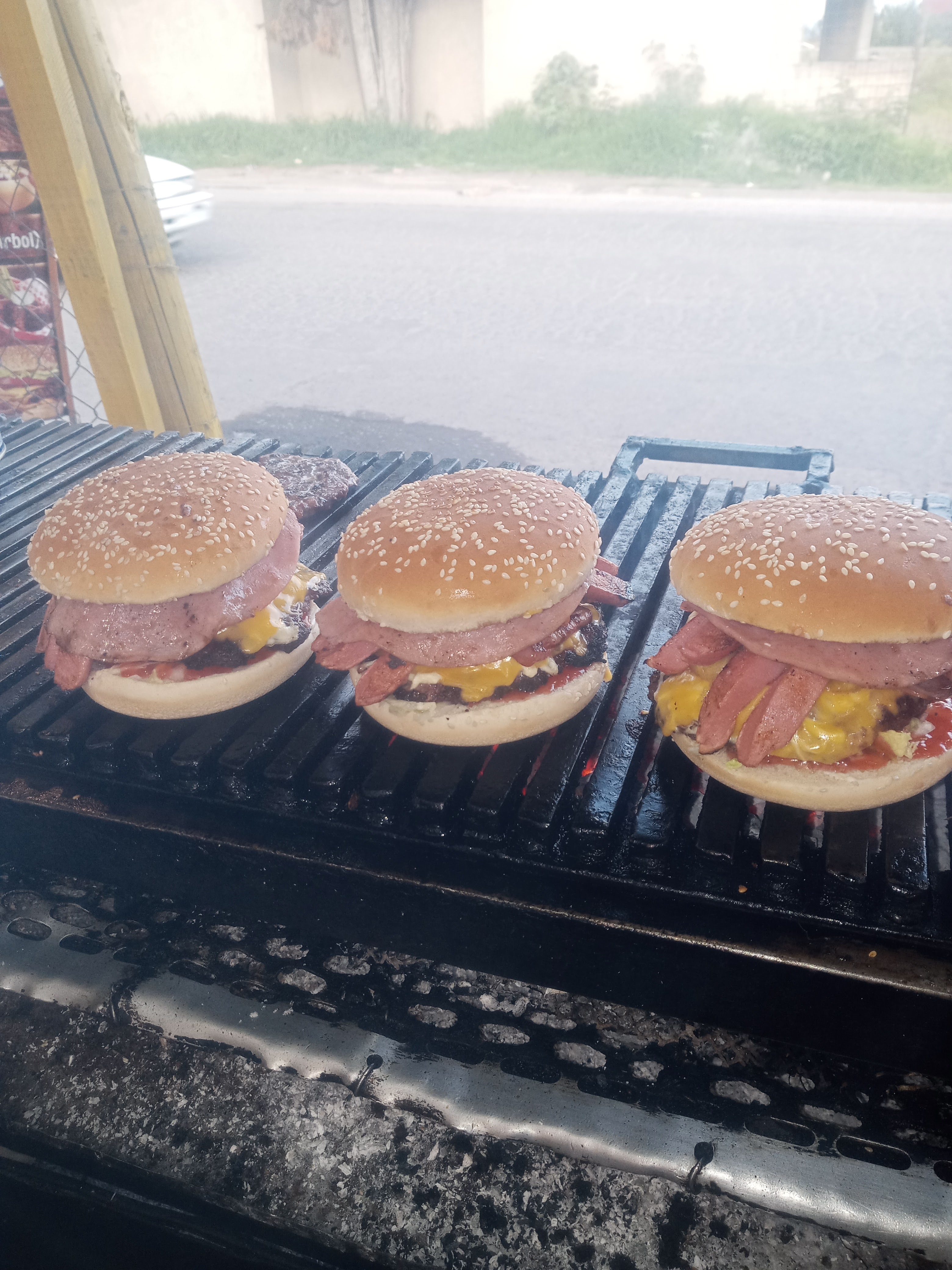 Hamburguesas Al Carbón “ DELIBURGUER” image 9