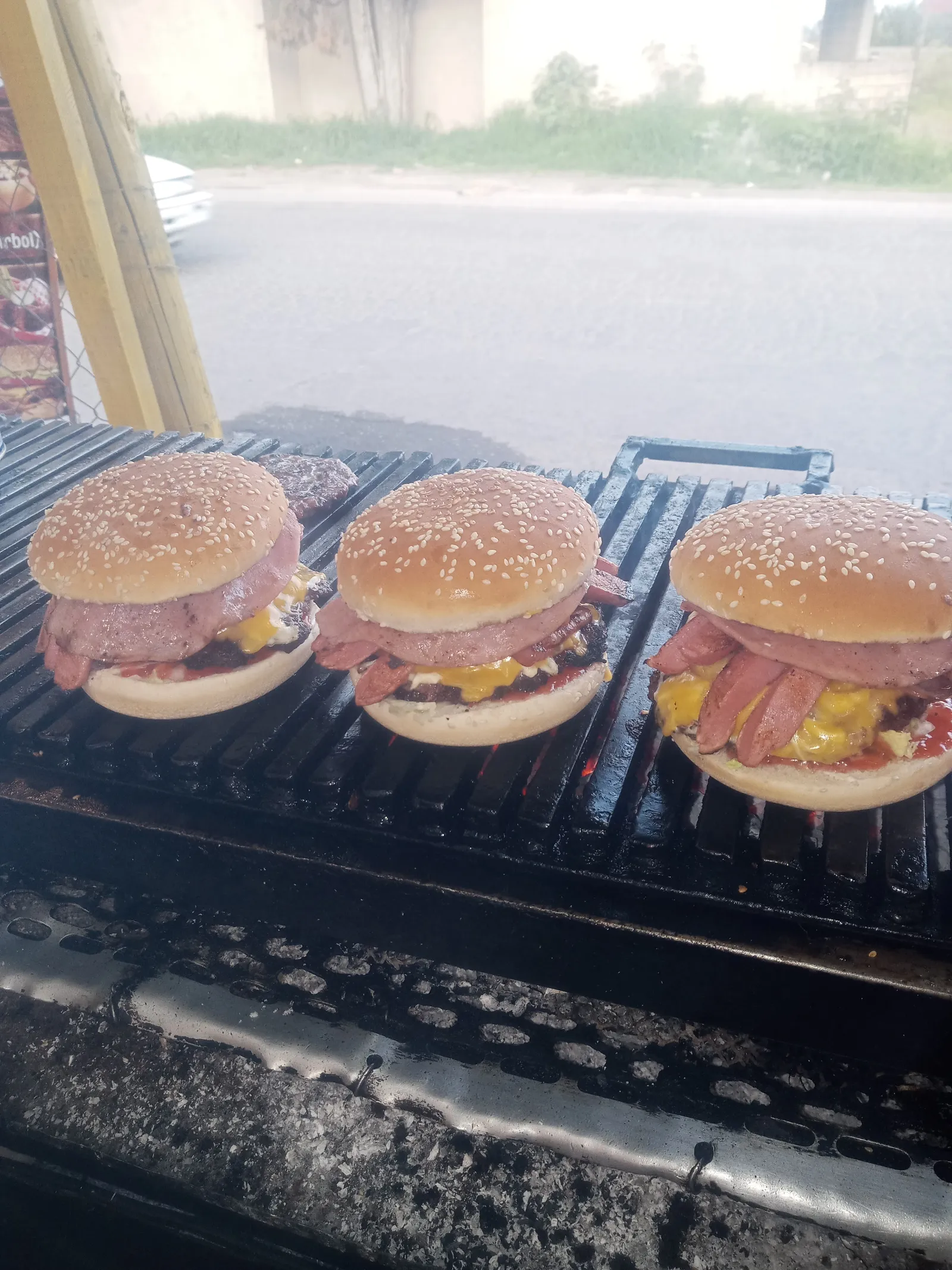 Hamburguesas Al Carbón “ DELIBURGUER” image 9