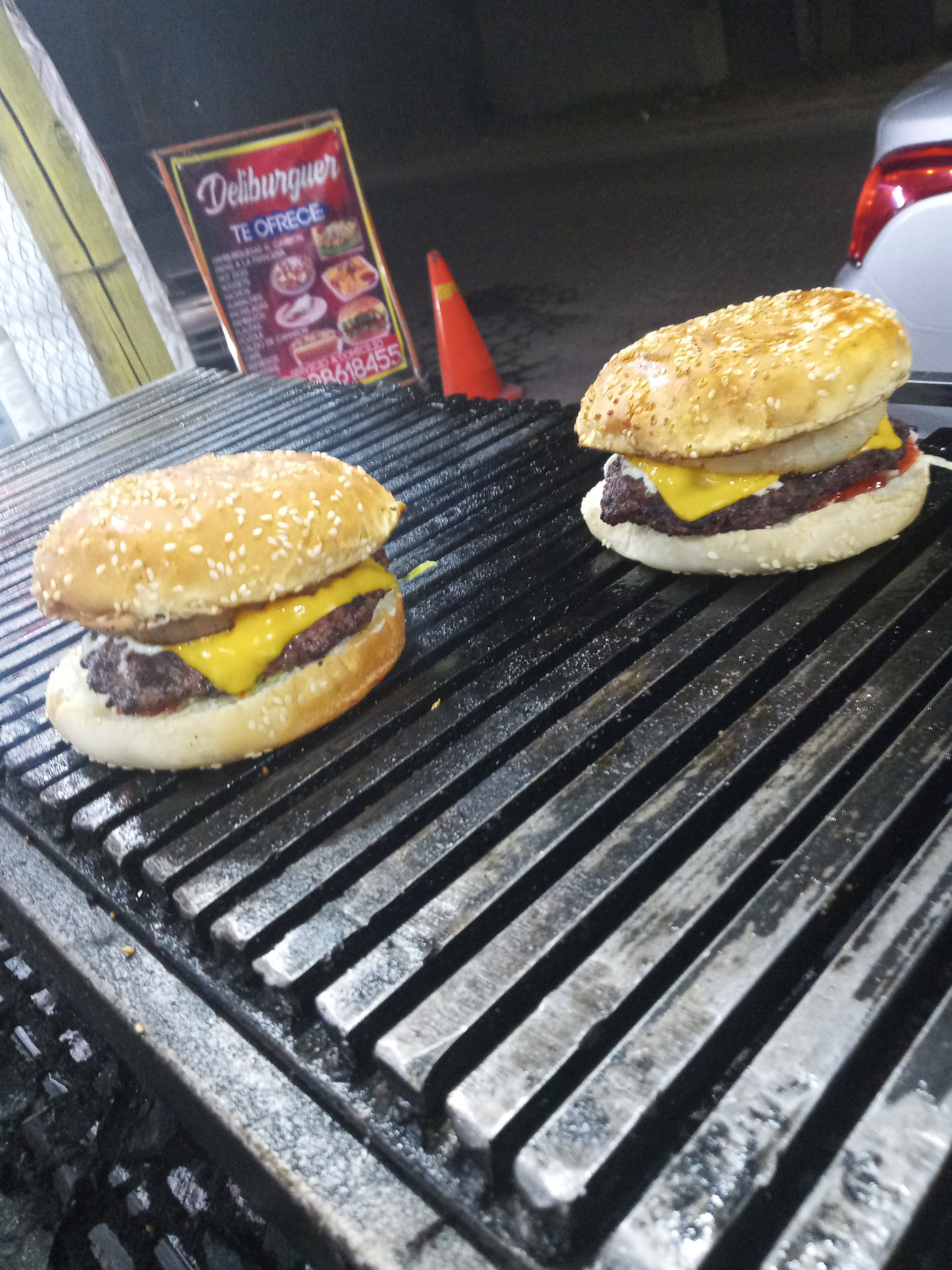 Hamburguesas Al Carbón “ DELIBURGUER” image 10