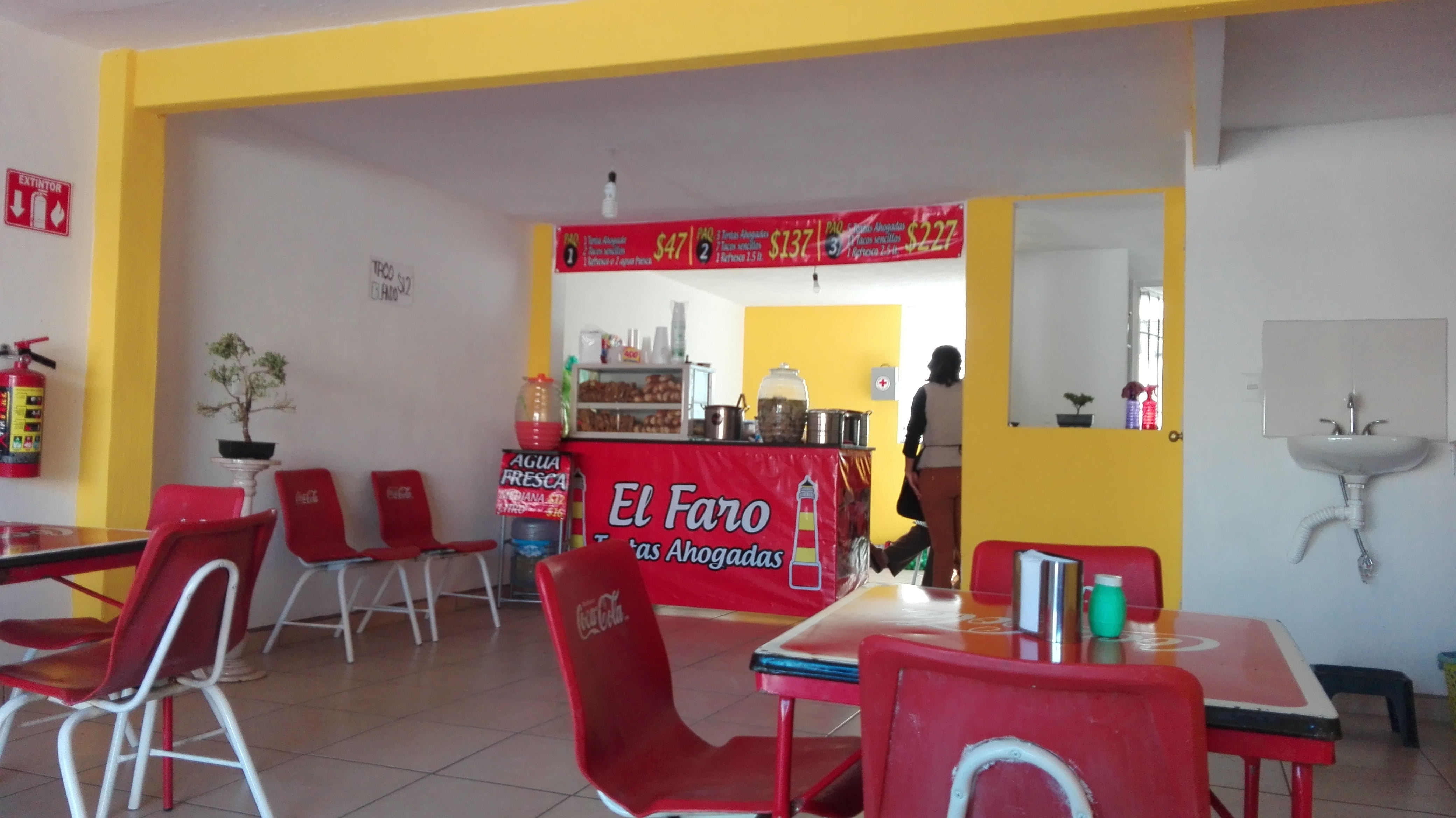 El Faro Tortas Ahogadas image 2