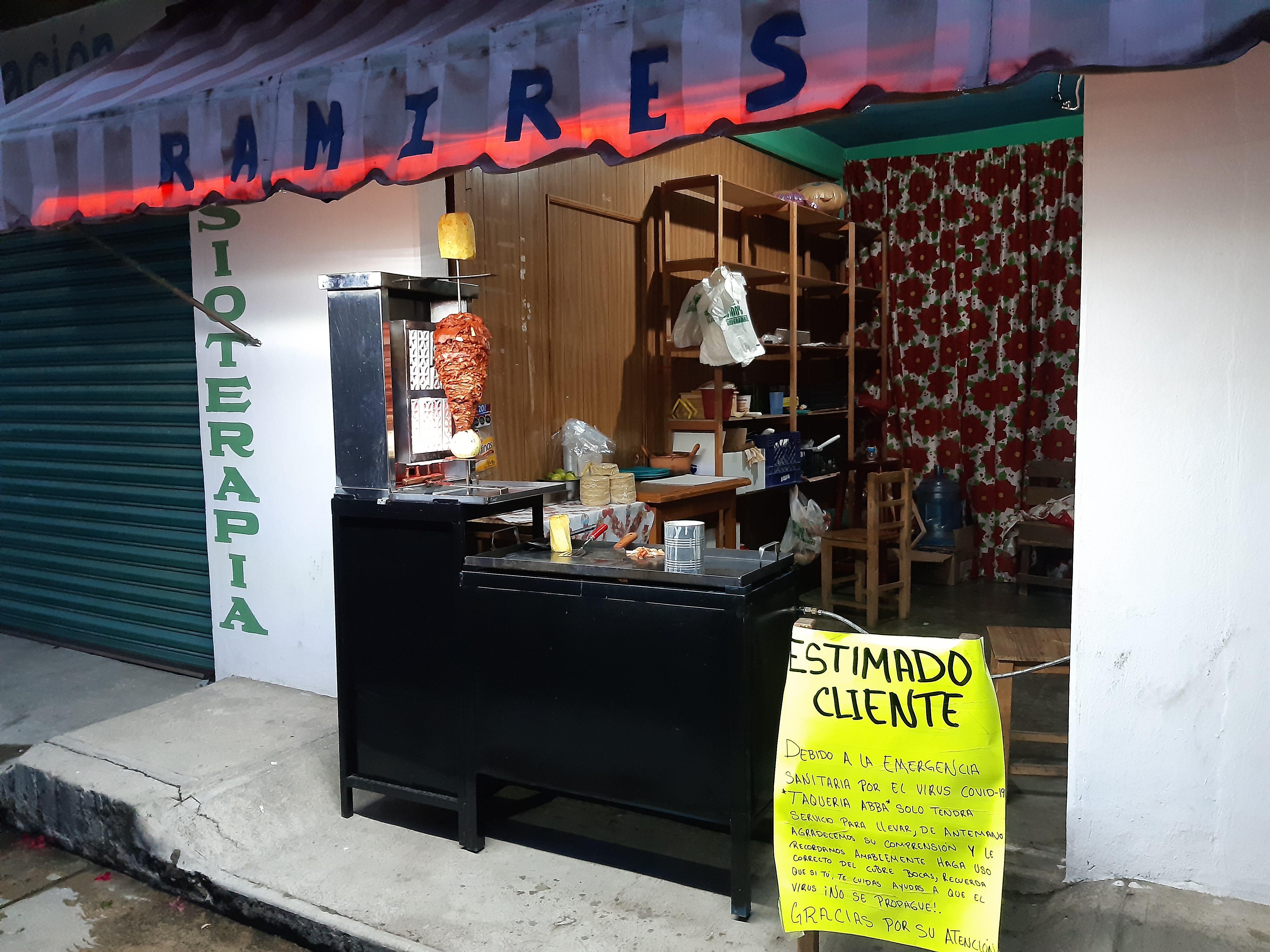 Los Gallitos Taquería's Y Antojitos Mexicanos image 4