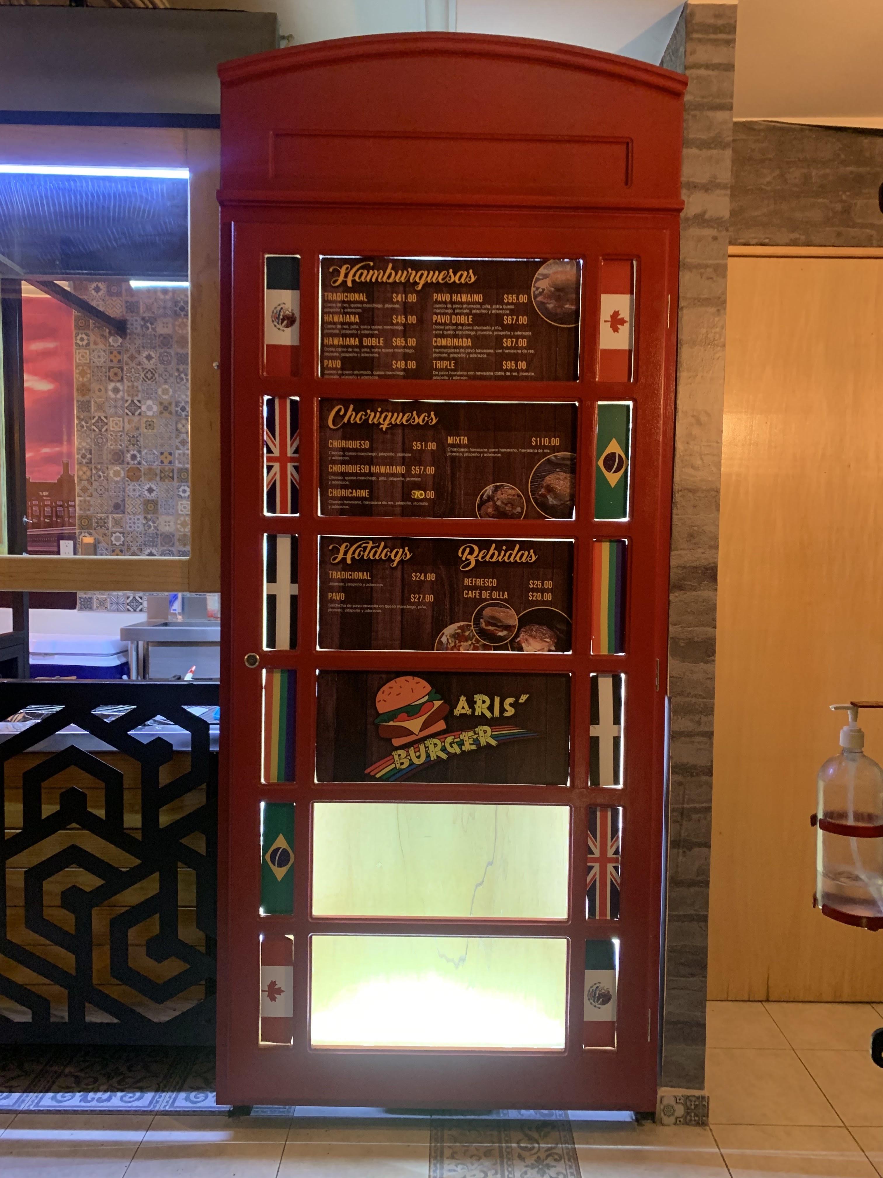 Aris' Burguer image 4