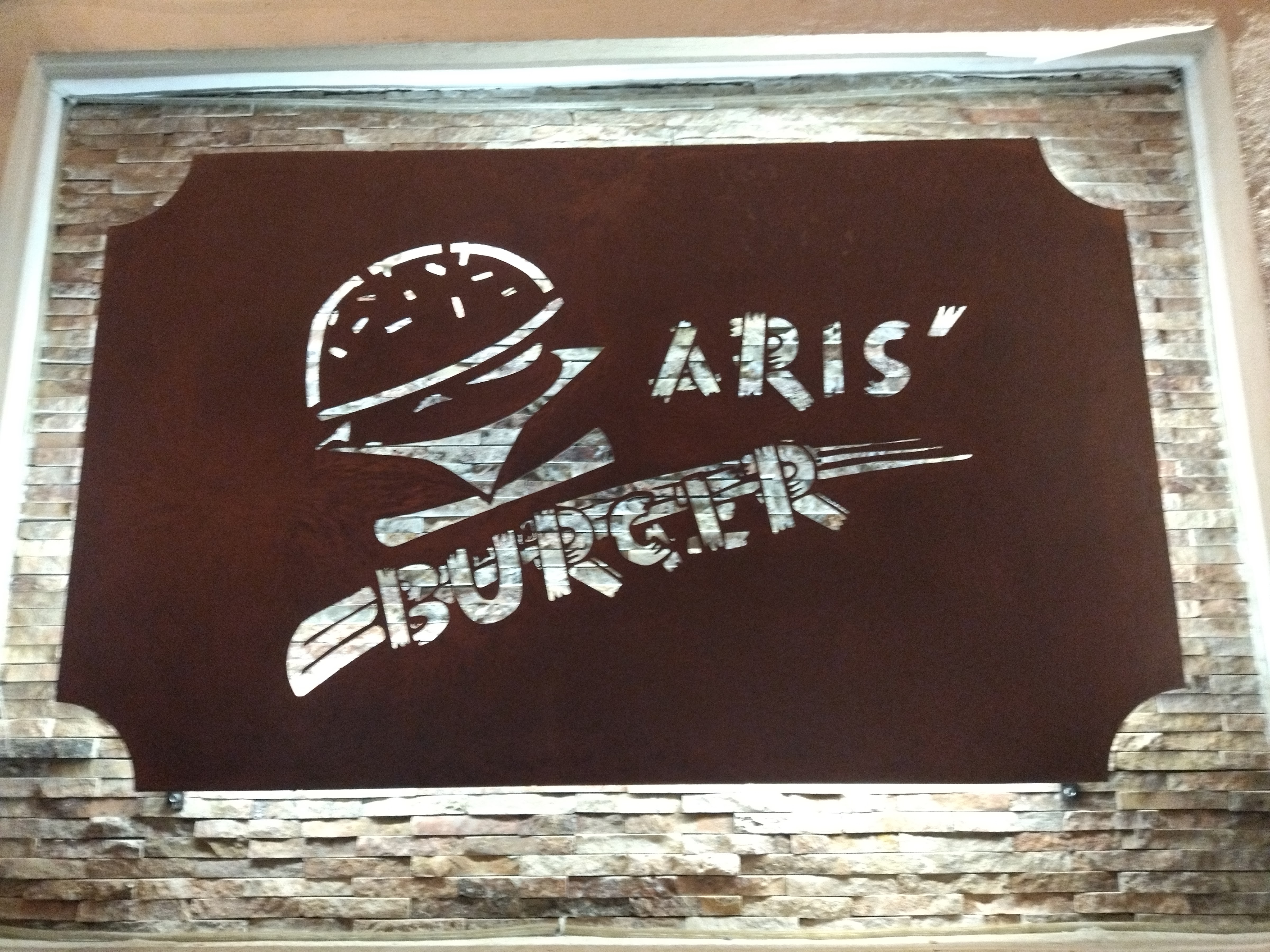 Aris' Burguer image 8