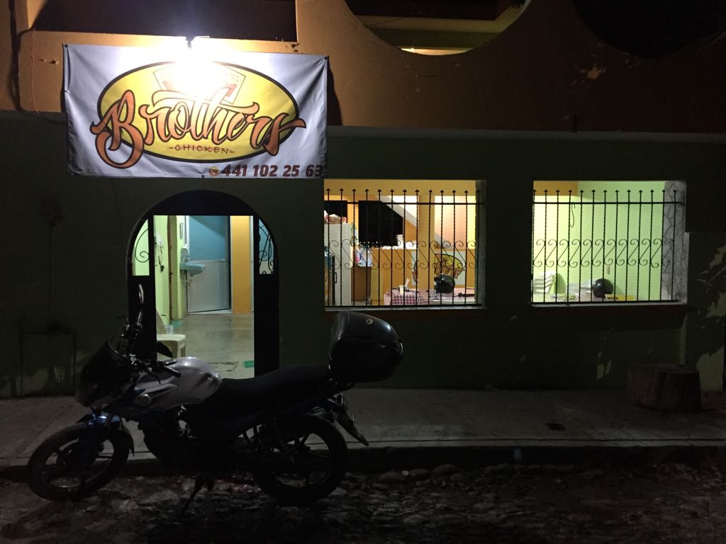 Brother's Chicken image 7