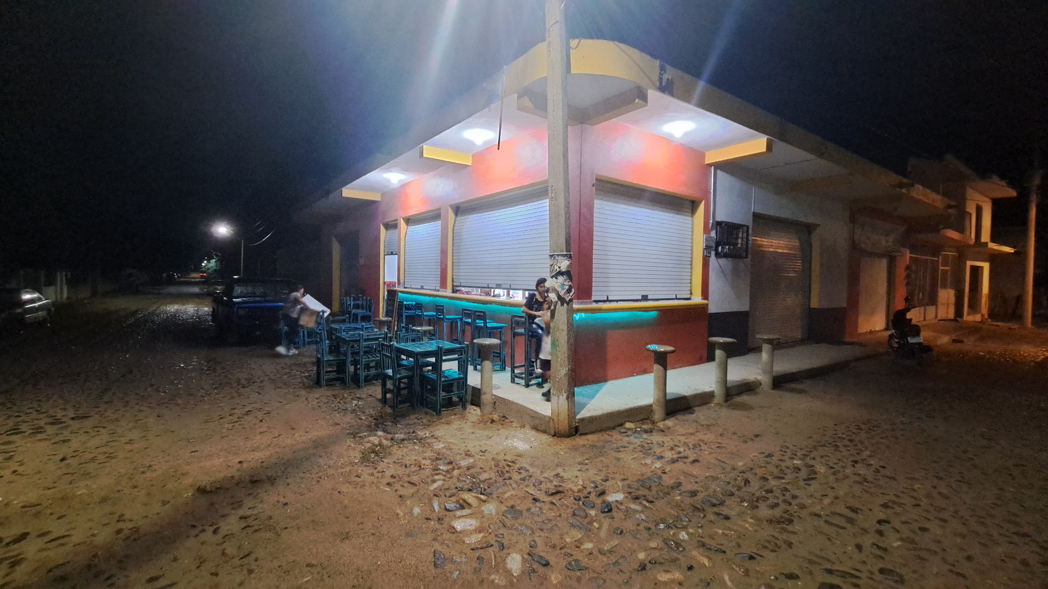 EL CHINO SNACKS AND SUSHI image 3