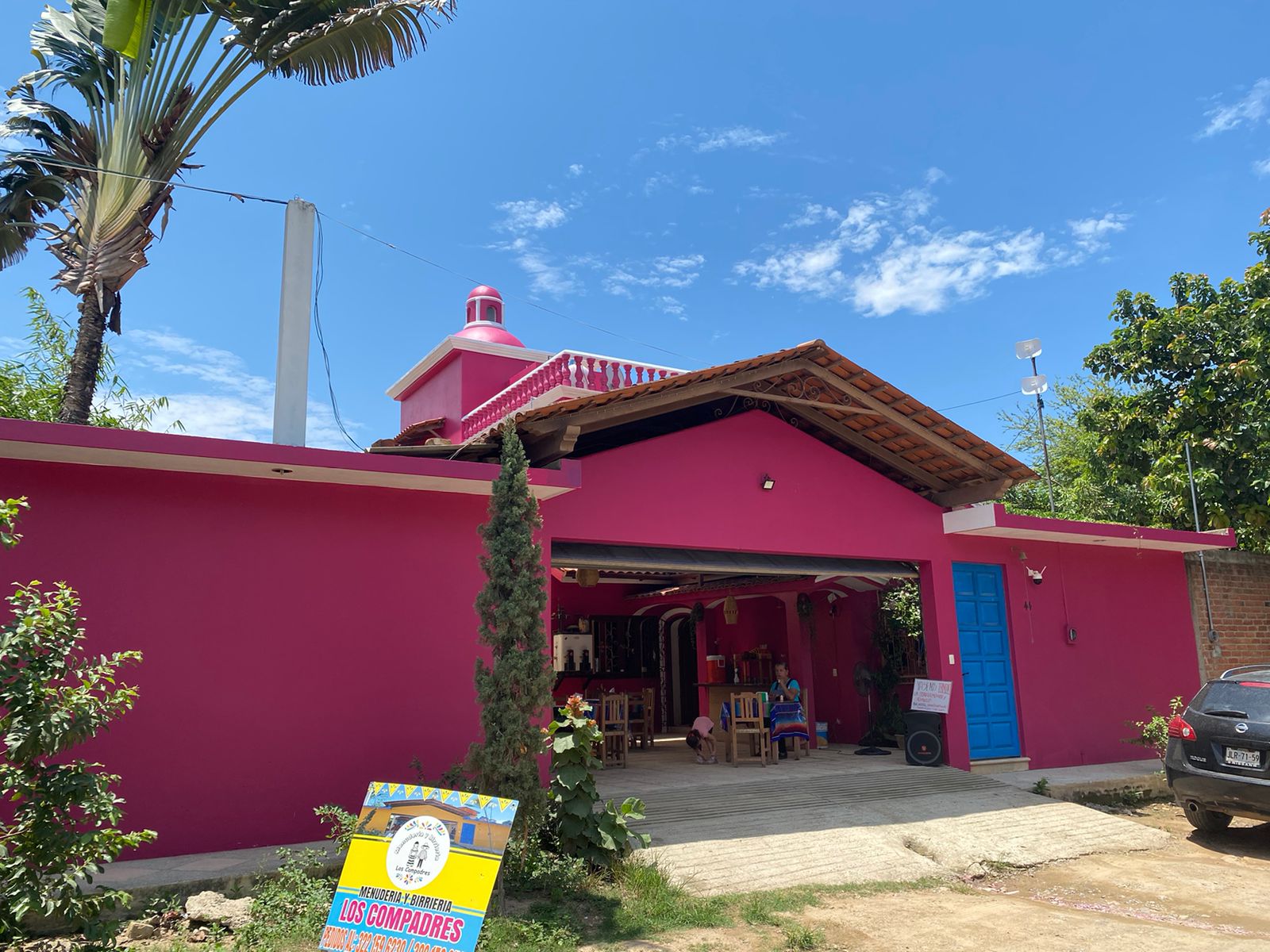 Menuderia y Birrieria "Los Compadres" image 2