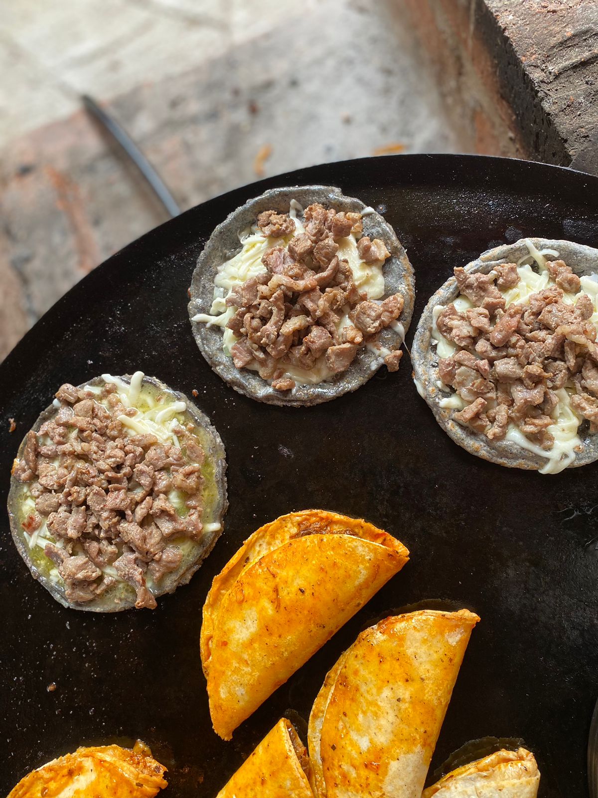 Menuderia y Birrieria "Los Compadres" image 4