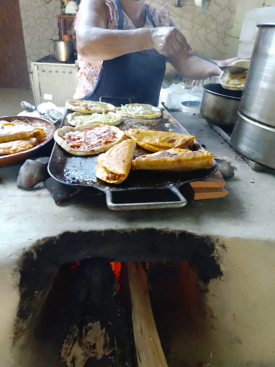 Menuderia y Birrieria "Los Compadres" image 8