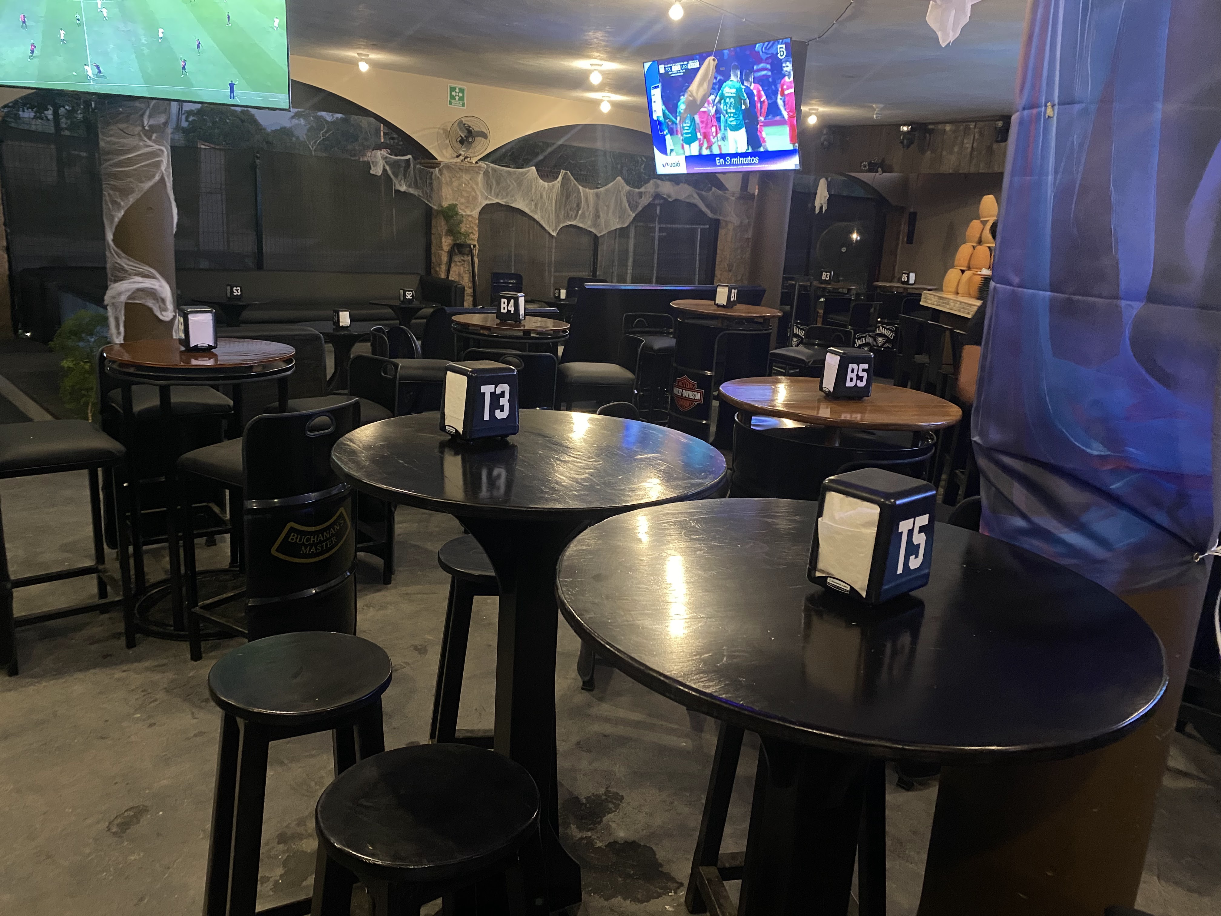 Cantaros La Meta Sports Bar image 1