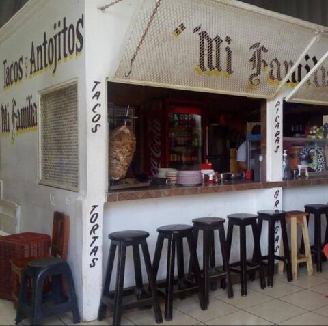 Taquería "mi familia" image 1