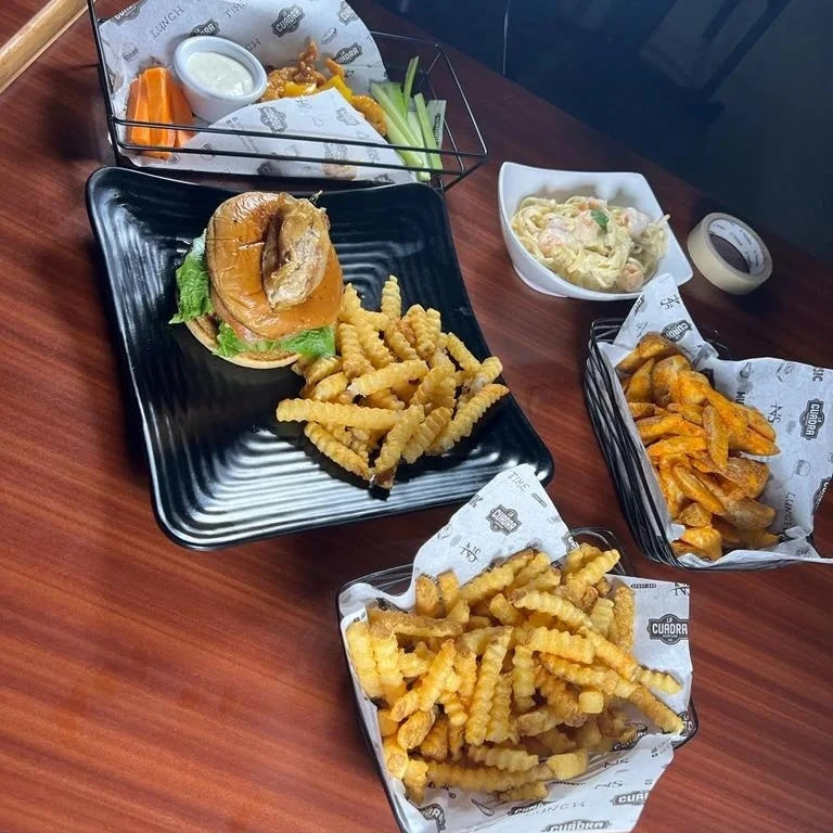 LA CUADRA SPORT BAR image 6