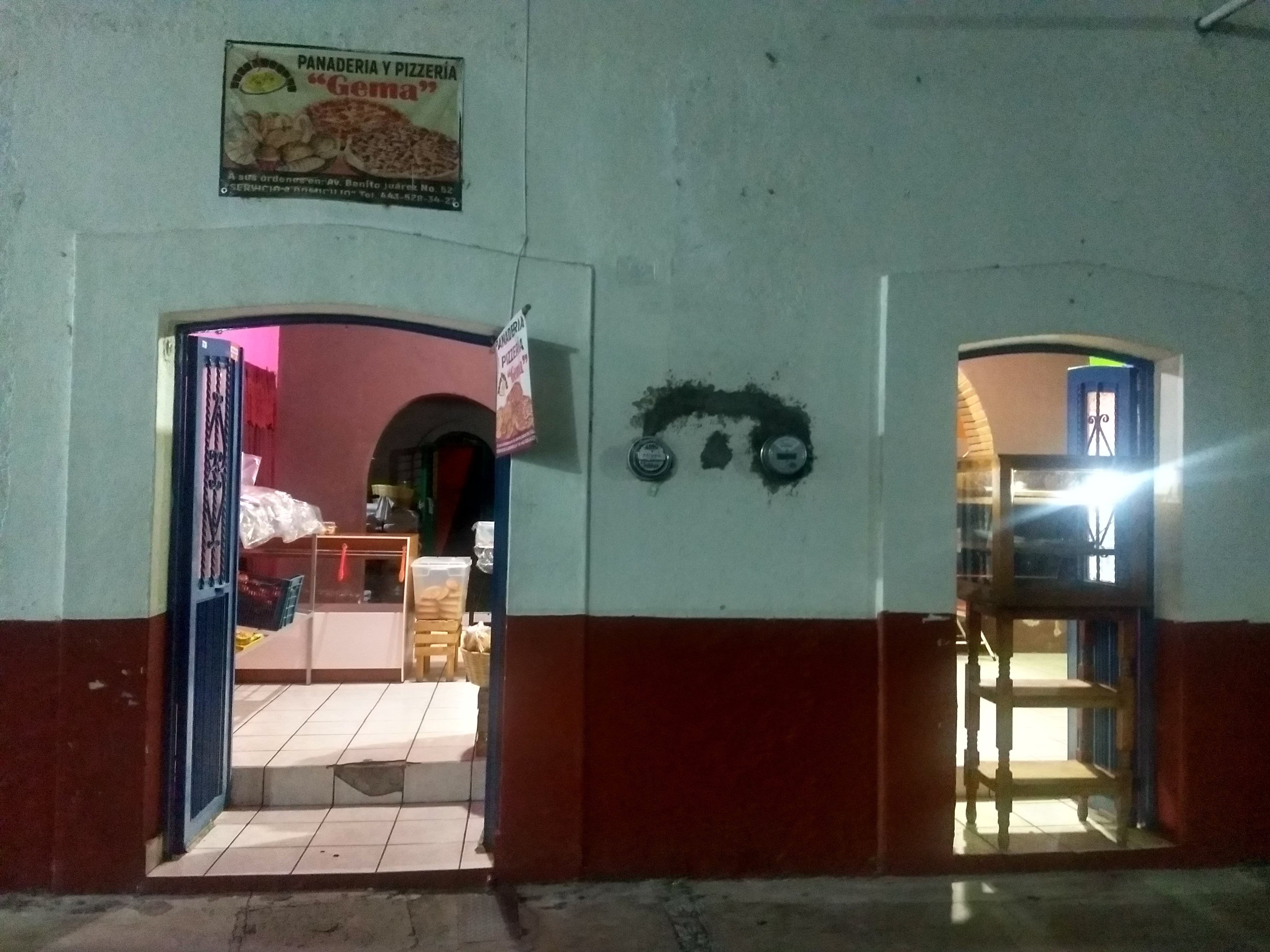 Panaderia Y Pizzería "Gema" image 3