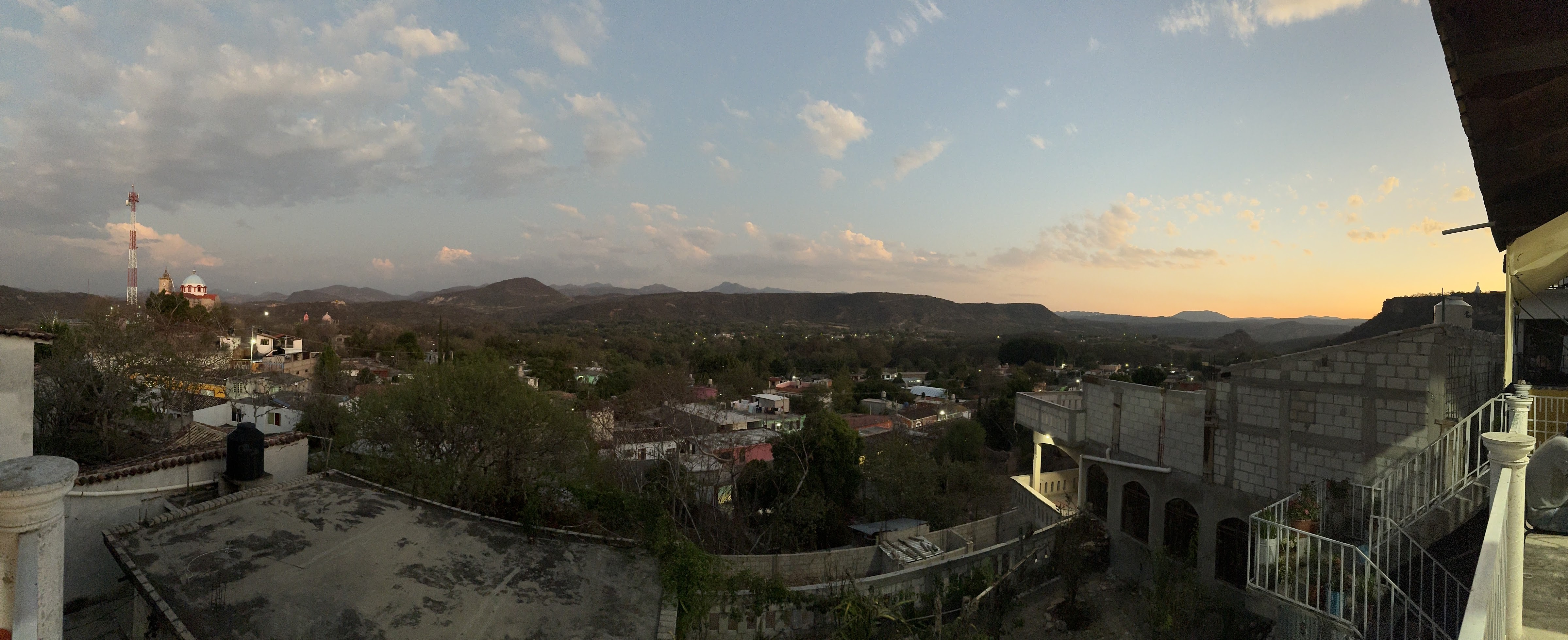 Chicken Wings y Cheese Burger La Lomita image 2