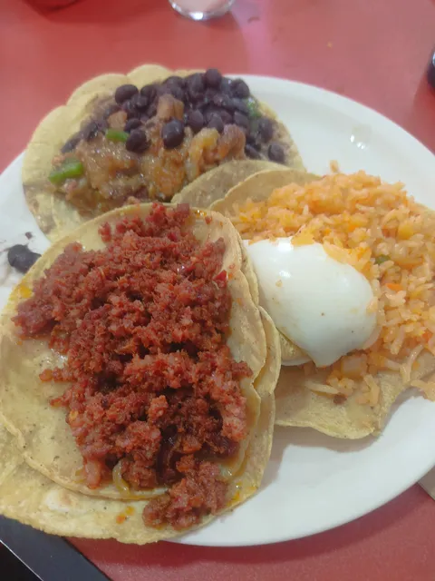 Tacos de Guisado “El Güero” image 3