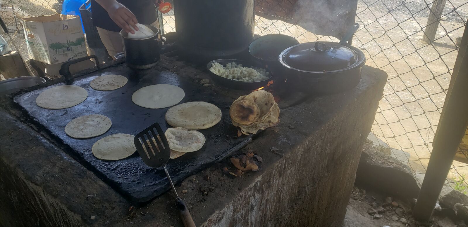 JULIO ZACAHUILES y GORDITAS DOÑA ESTHER image 1