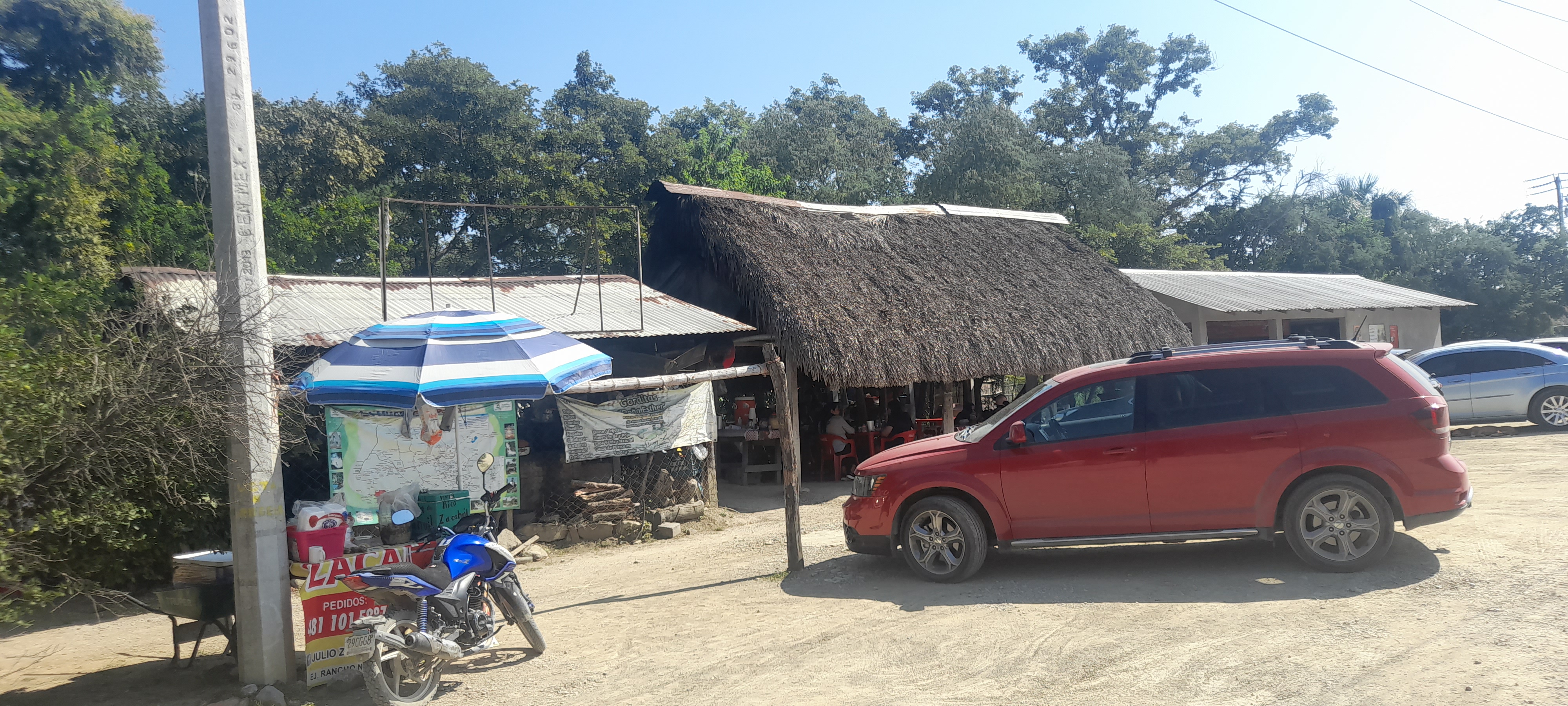 JULIO ZACAHUILES y GORDITAS DOÑA ESTHER image 3