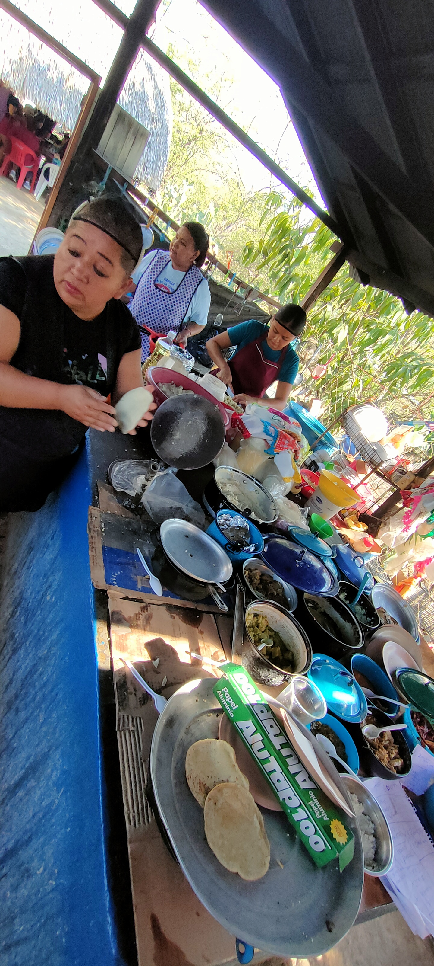 JULIO ZACAHUILES y GORDITAS DOÑA ESTHER image 4