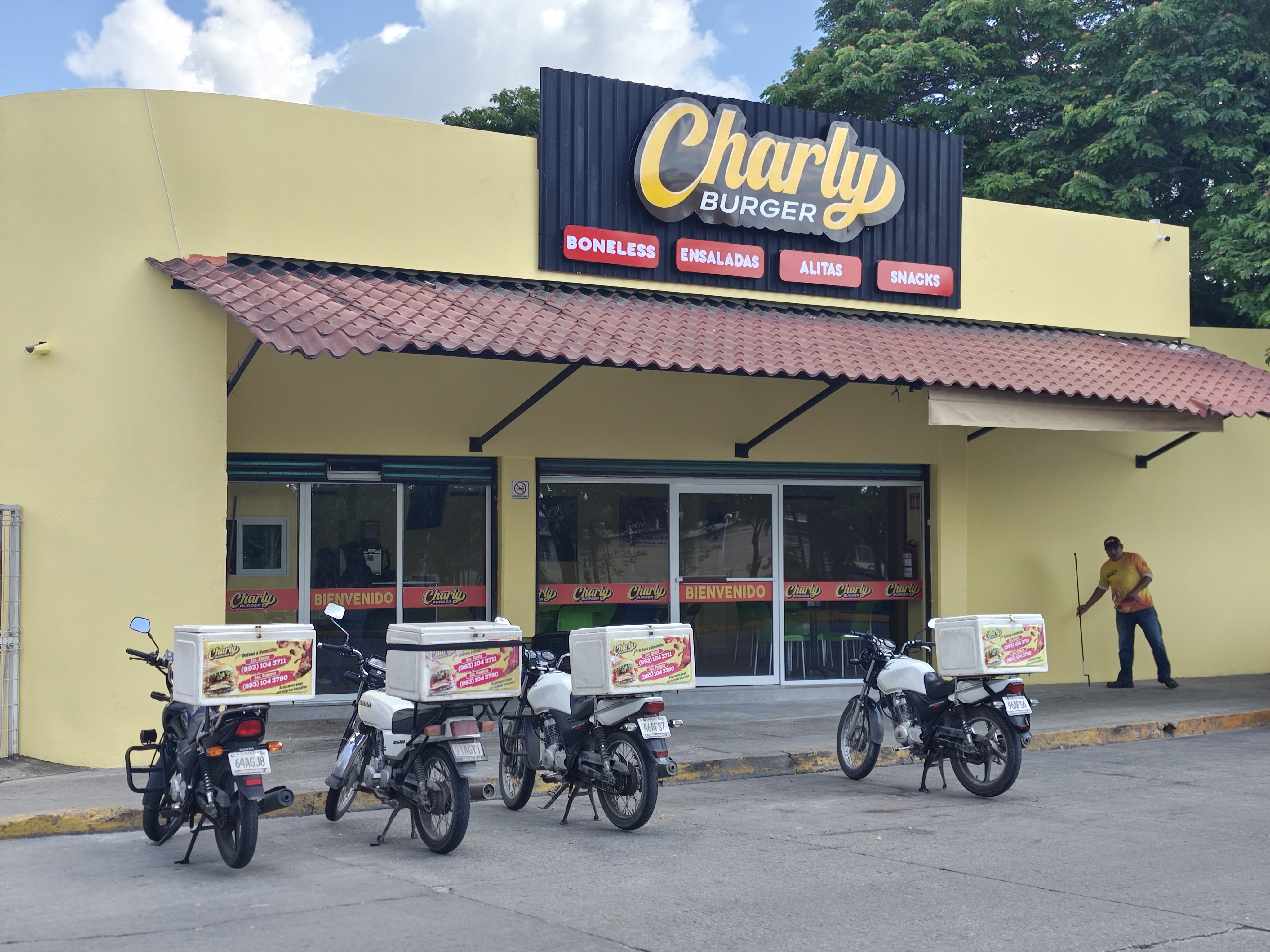 CHARLY BURGER POMOCA image 5