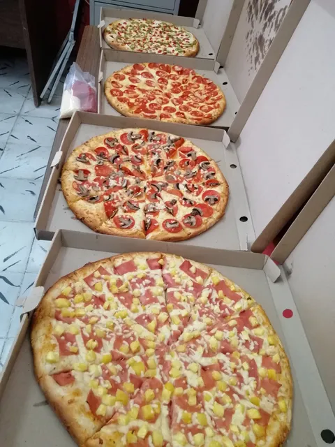 Chiris Pizza image 3
