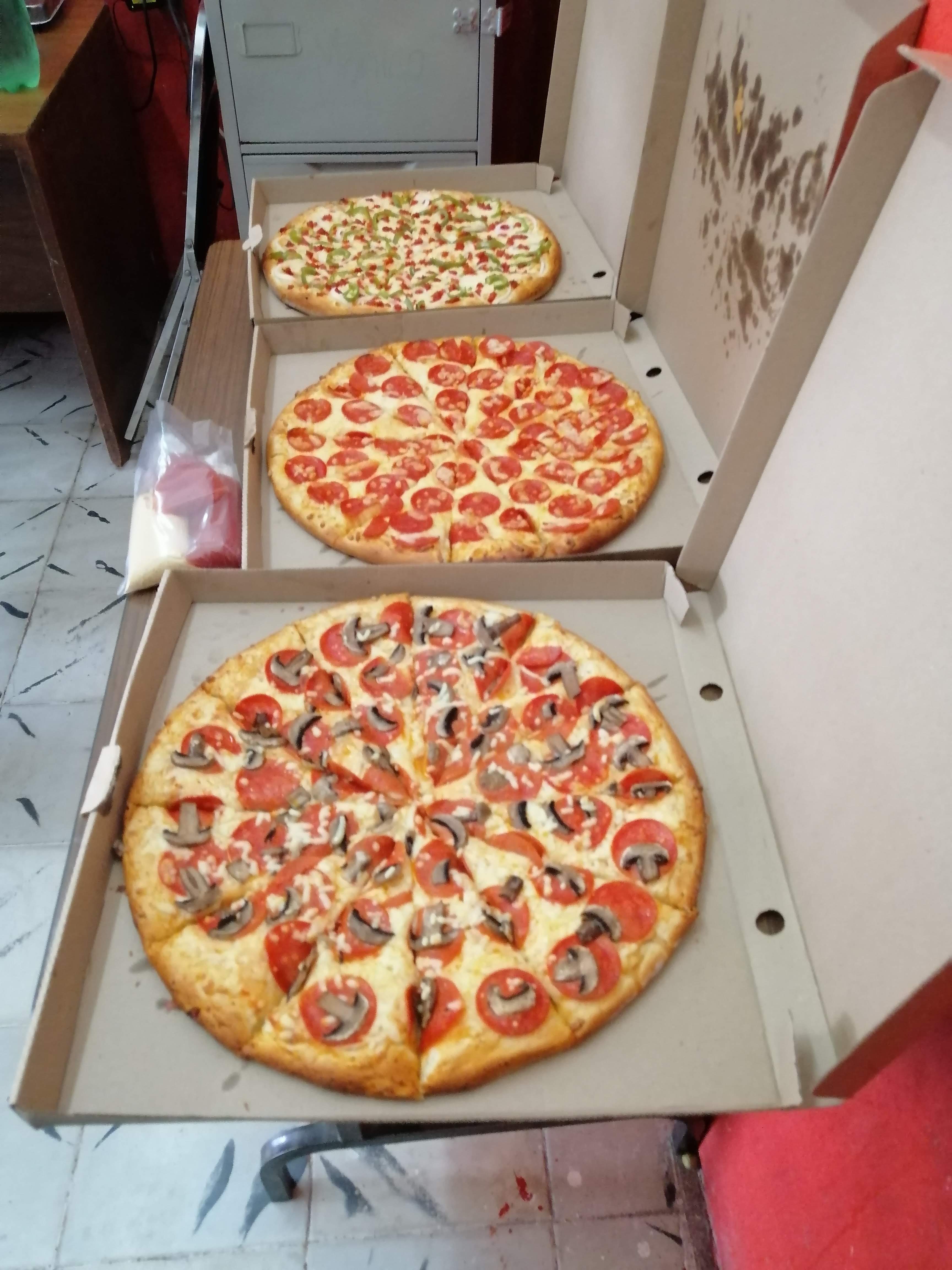 Chiris Pizza image 4