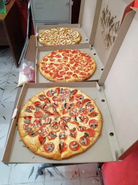 Chiris Pizza image 4