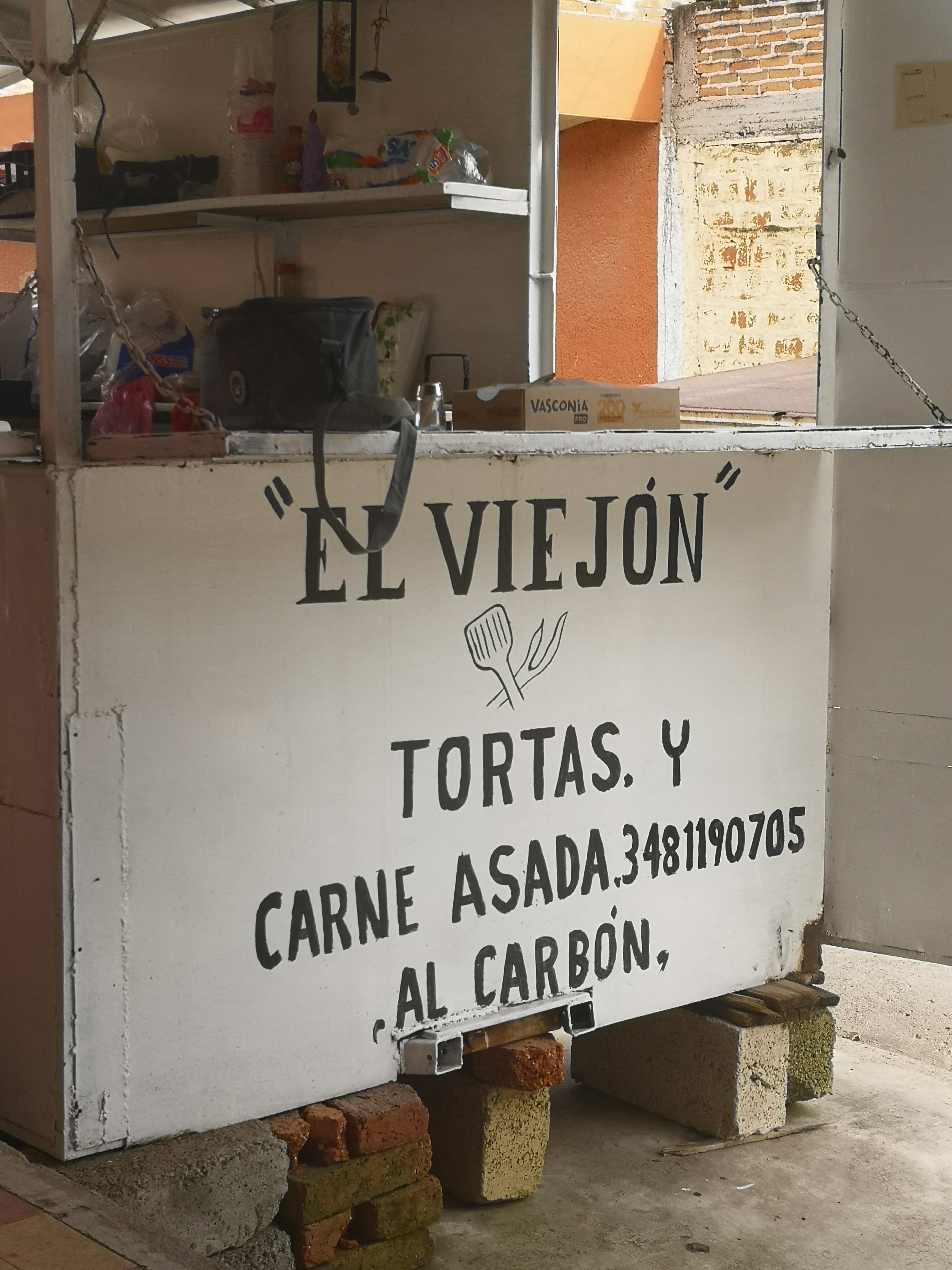 El viejon tortas y carne asada image 3
