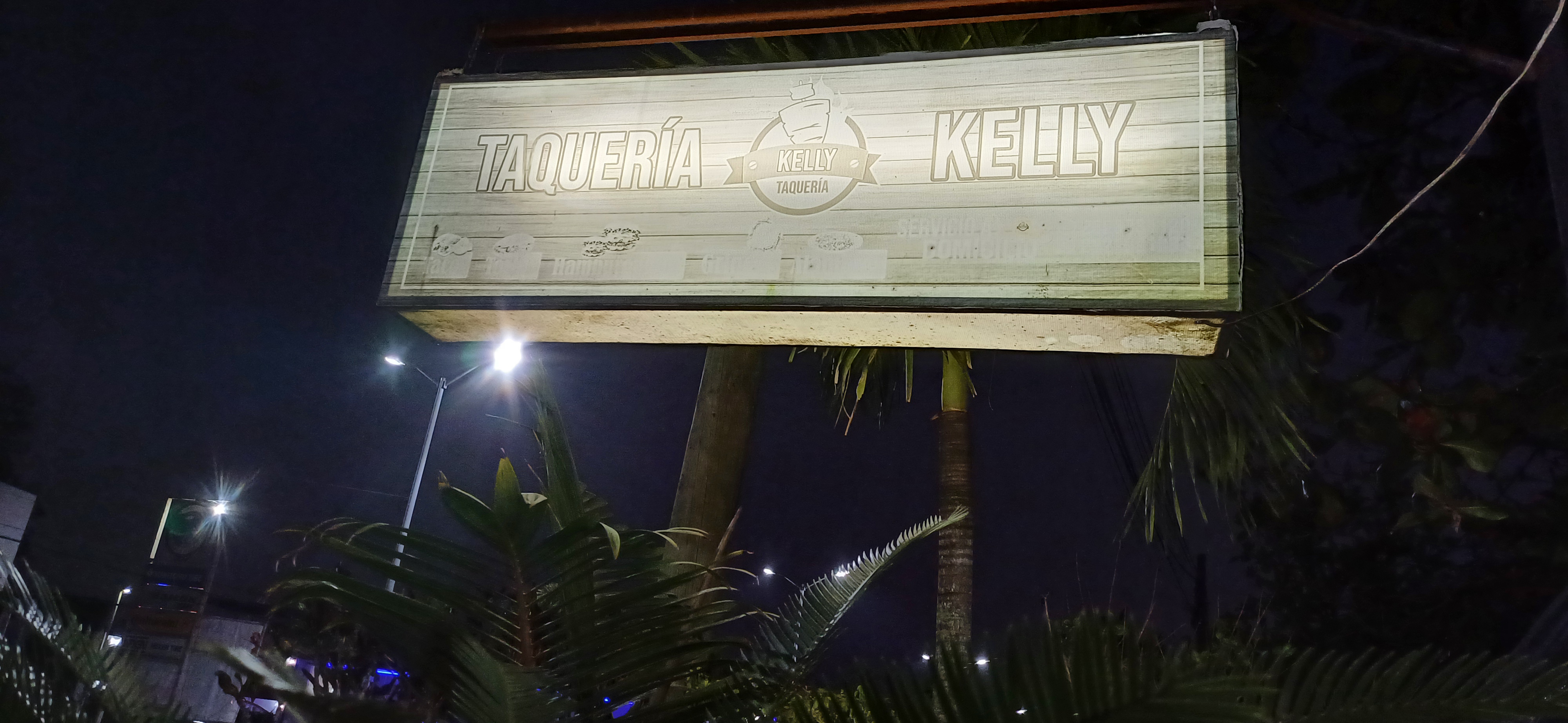 Taquería "kelly" tacos a la leña. image 8