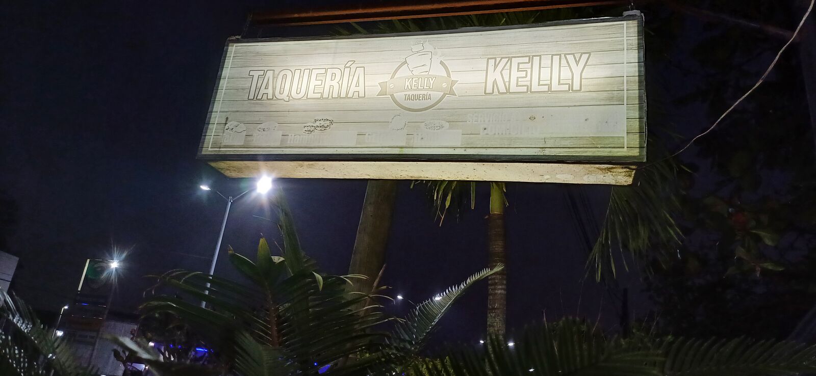 Taquería "kelly" tacos a la leña. image 8