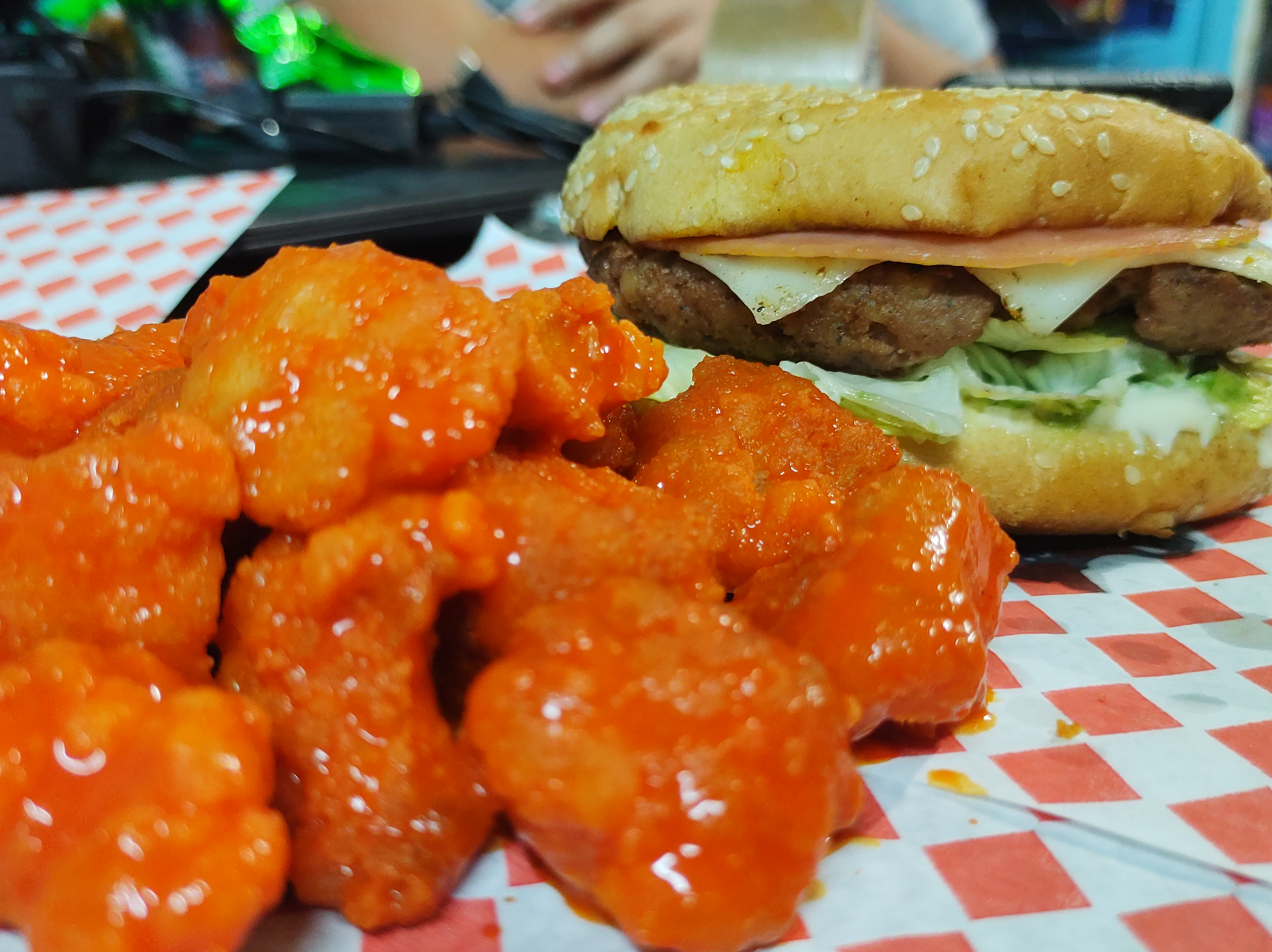 BON LESS BON image 5