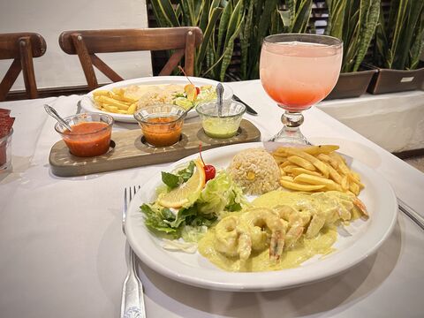 ST. CRUZ RESTAURANTE MAR & GRILL image 2