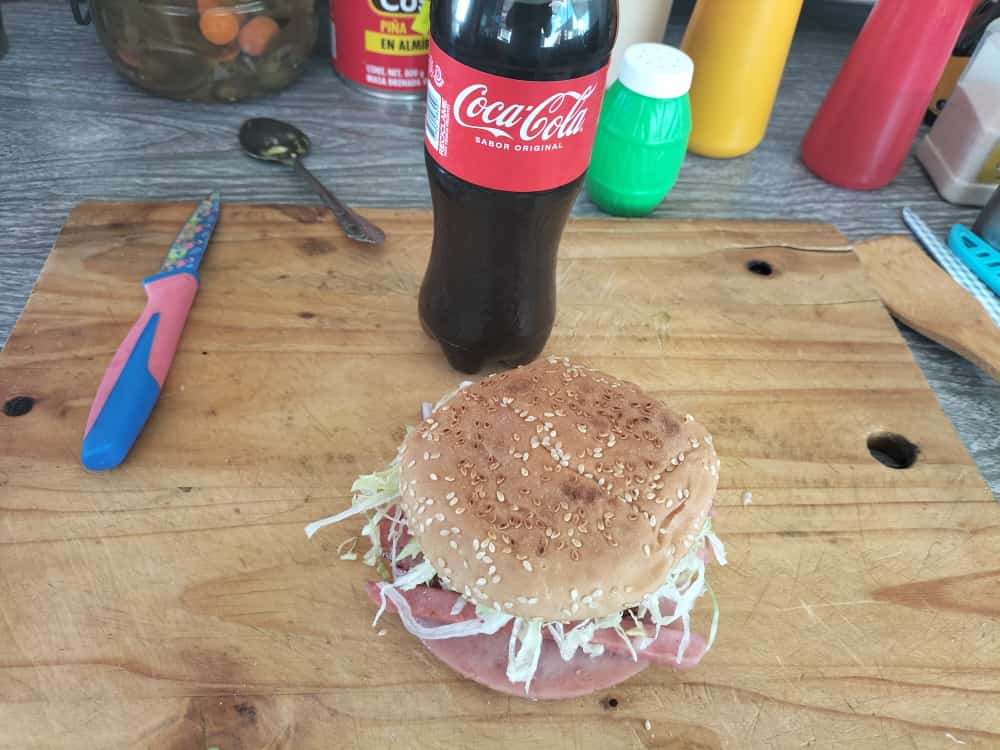 Tortas y Hamburguesas "El Camino" image 2