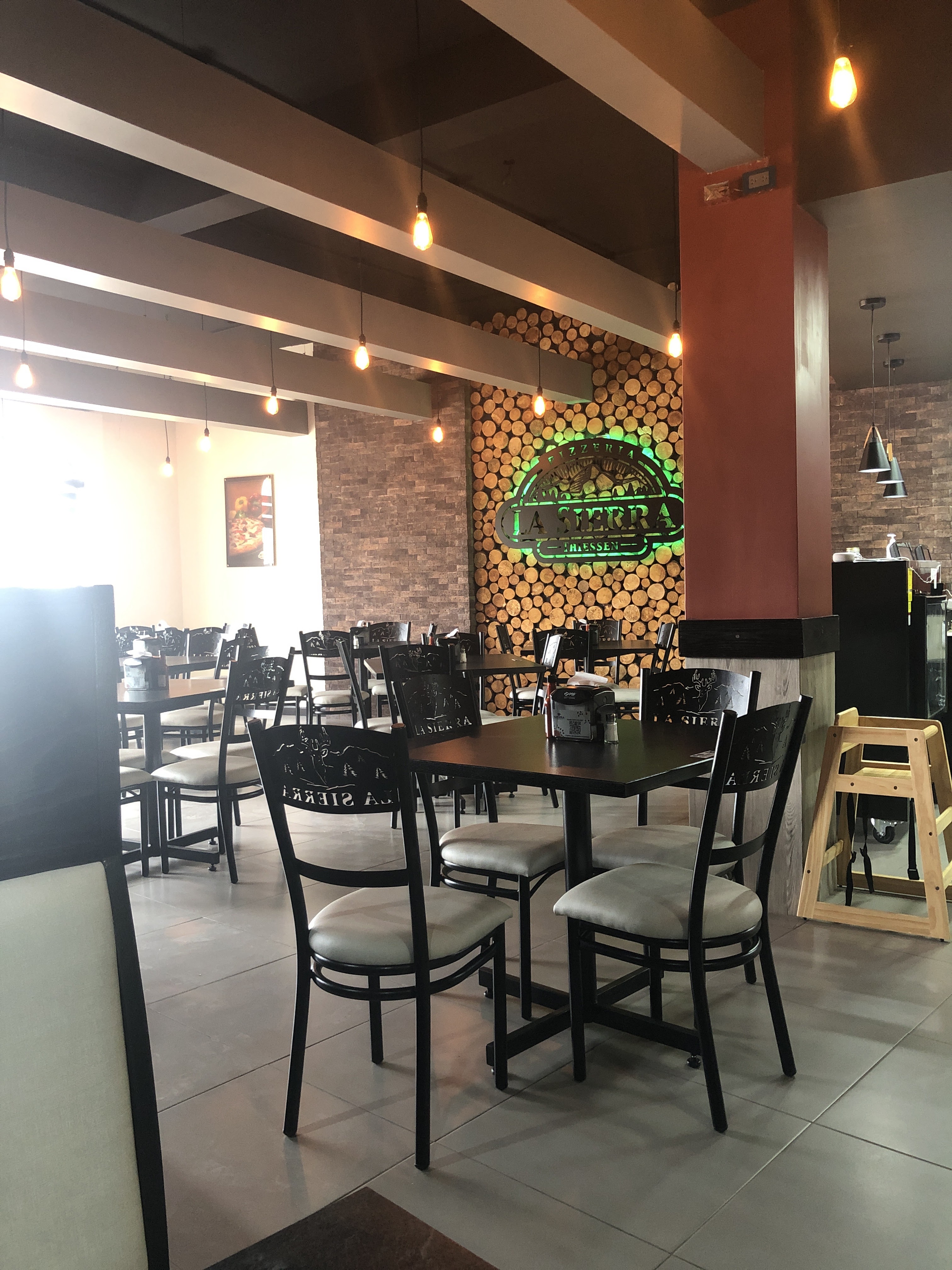 Pizzería La Sierra sucursal Anahuac image 1