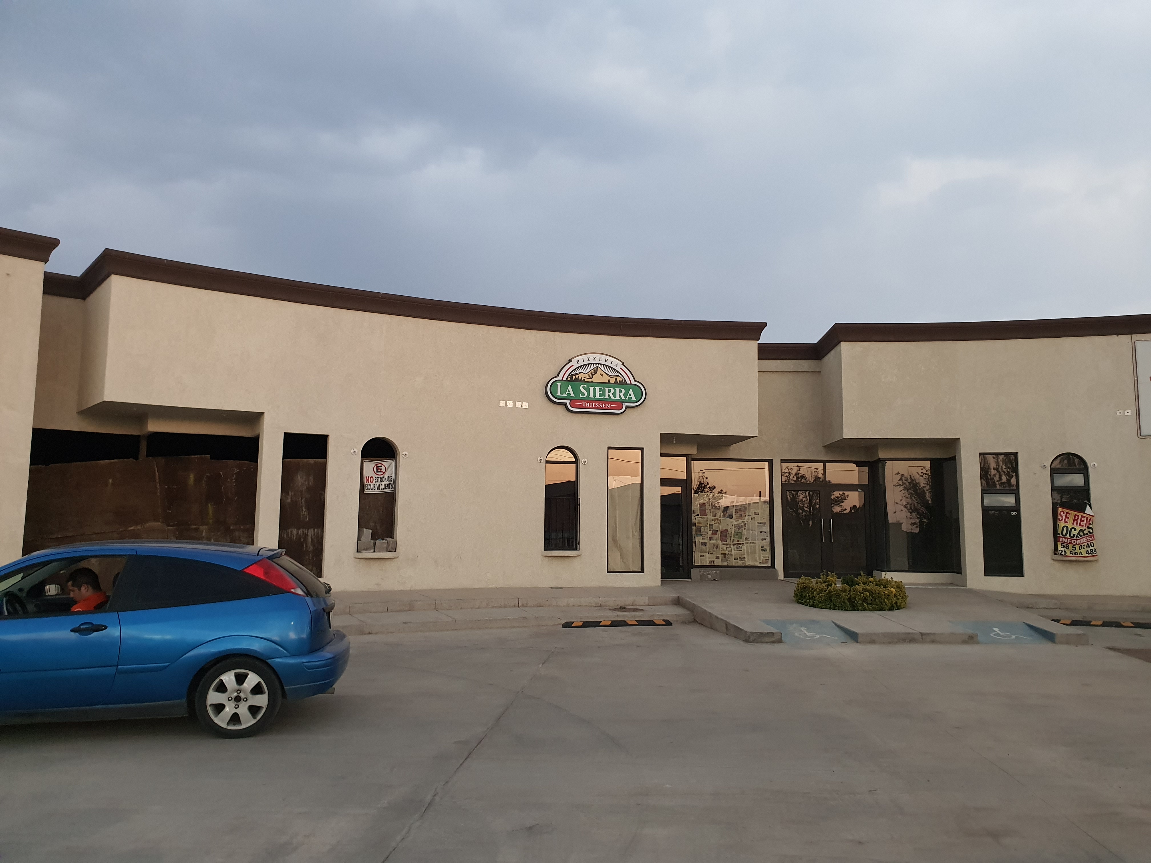 Pizzería La Sierra sucursal Anahuac image 10
