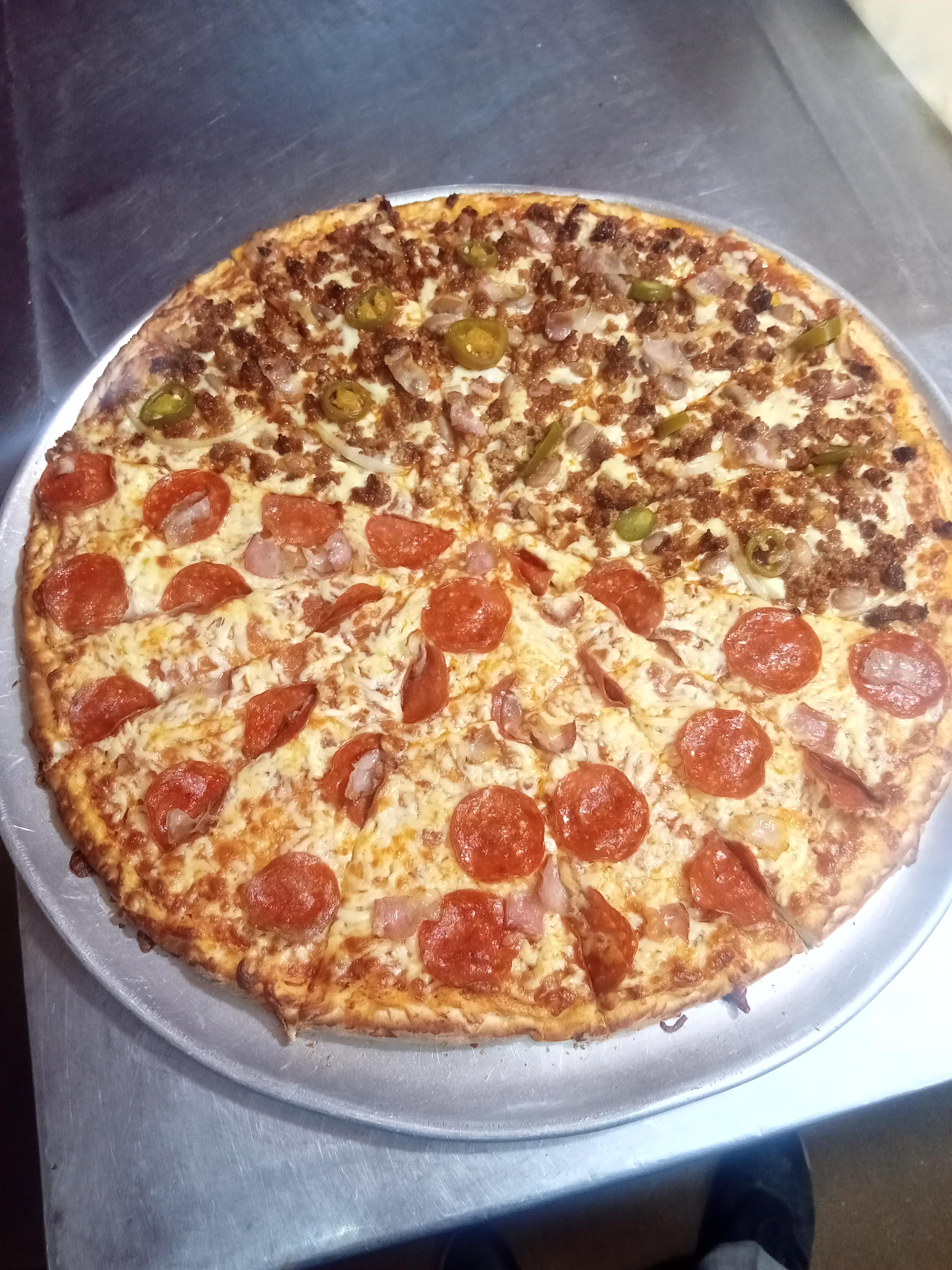 Fulanos Pizzas image 10