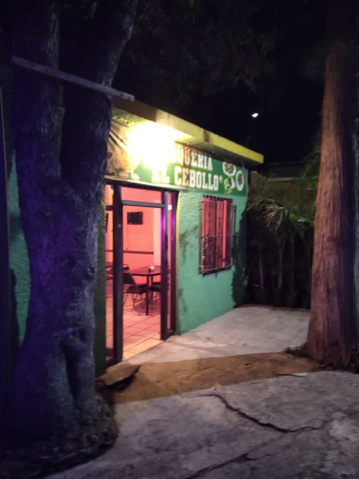 Taquería "El Cebollo" image 4