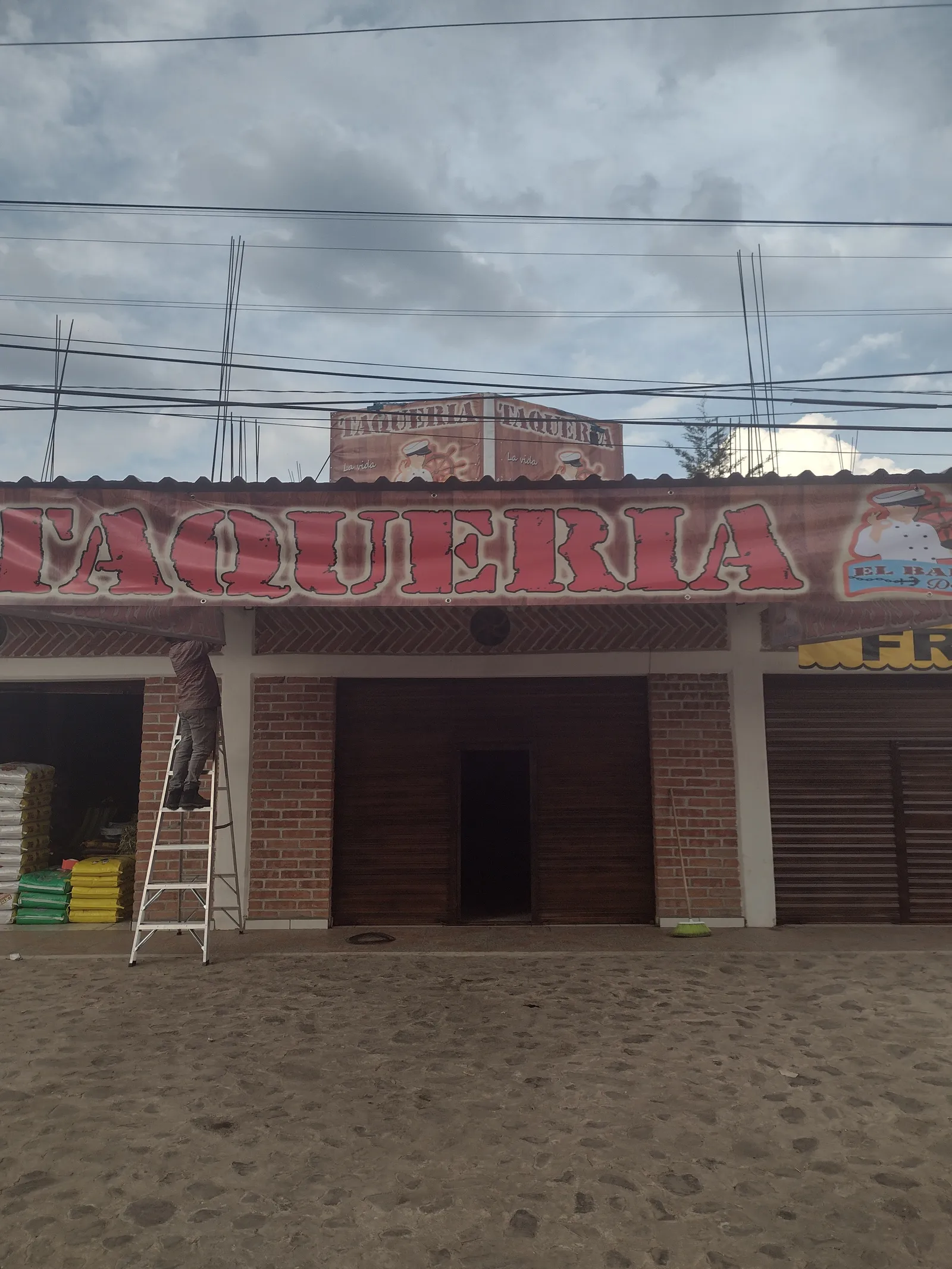 Taqueria “el barco de leo H” image 2