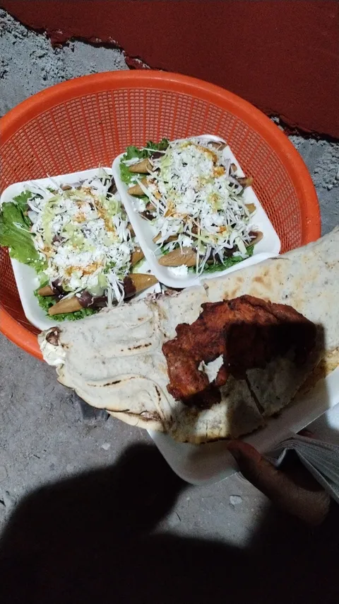 Tlayudas y antojitos regionales "LA CHICATANA" image 2