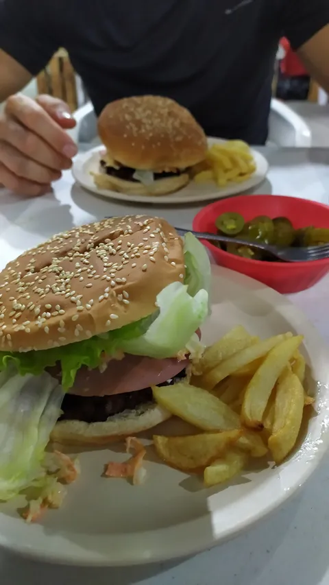 Cortes, Carnes Asadas y Hamburguesas Laras's image 1