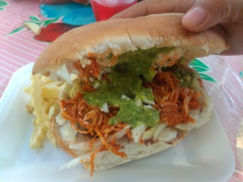 LEON DE JUDA --- Tortas, plátanos fritos y aguas frescas image 5