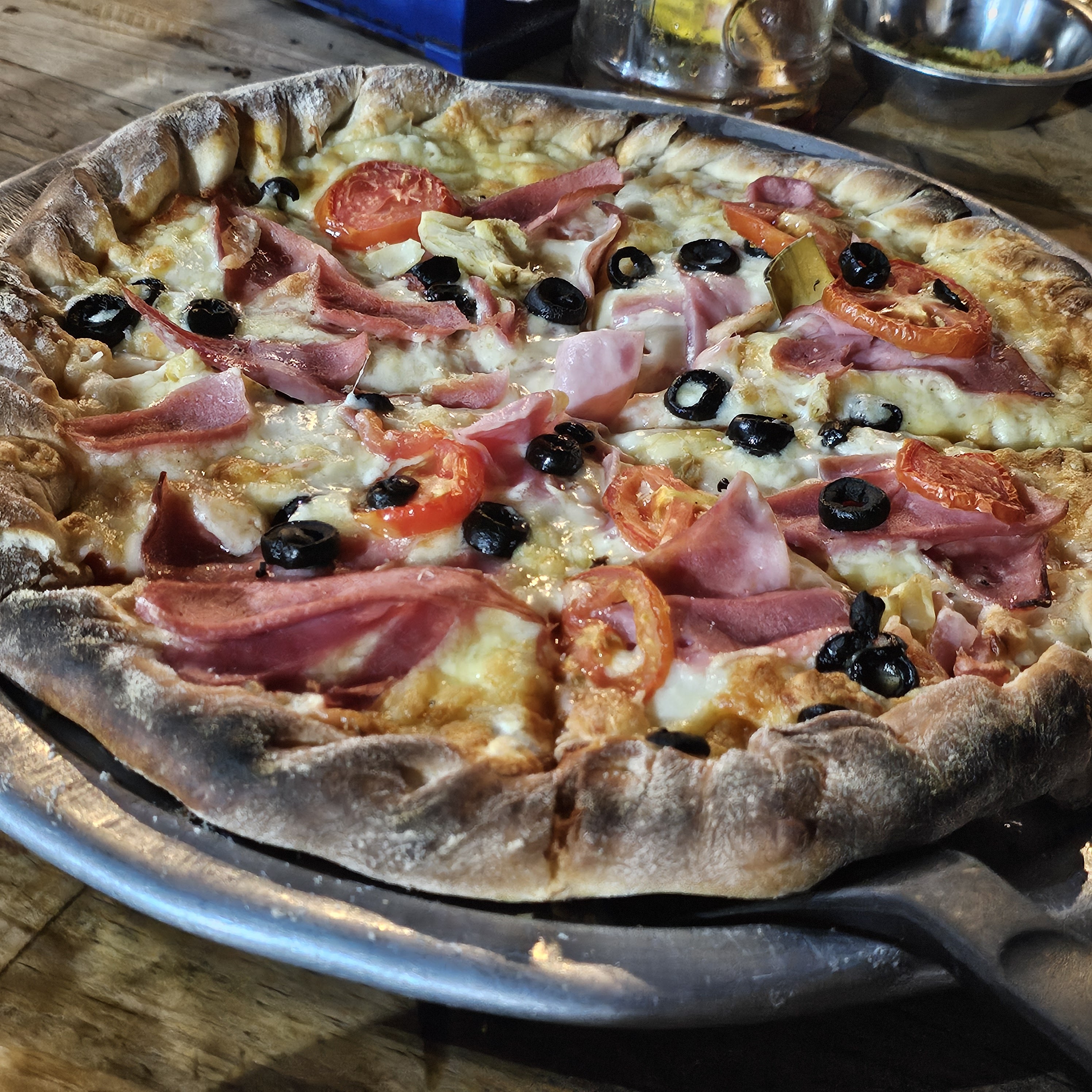 Pizza a la leña, Antigua Europa image 3