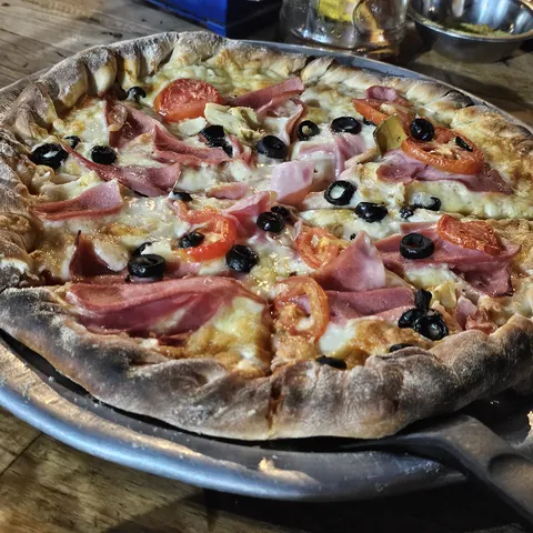 Pizza a la leña, Antigua Europa image 3
